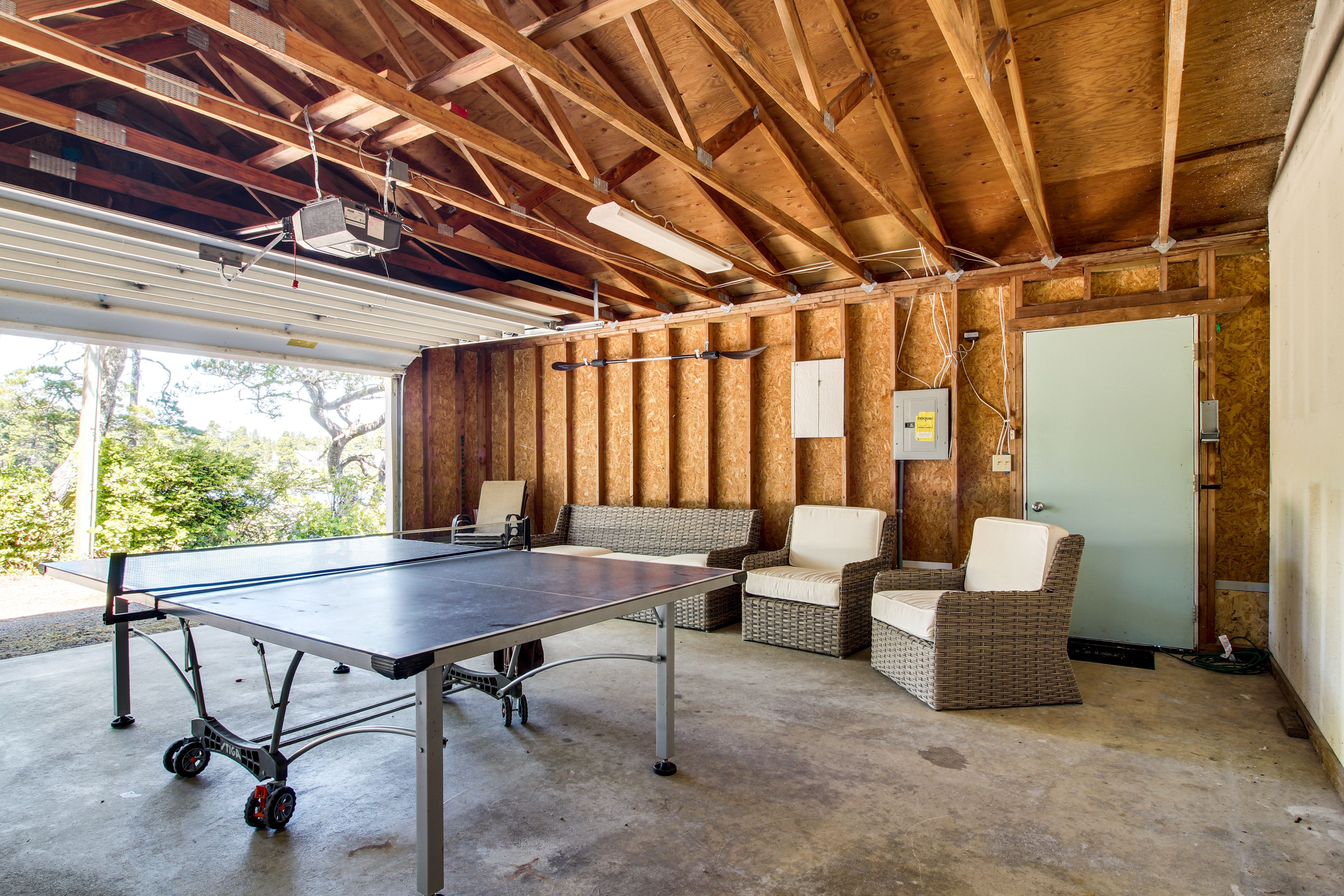 Garage | Ping-Pong Table