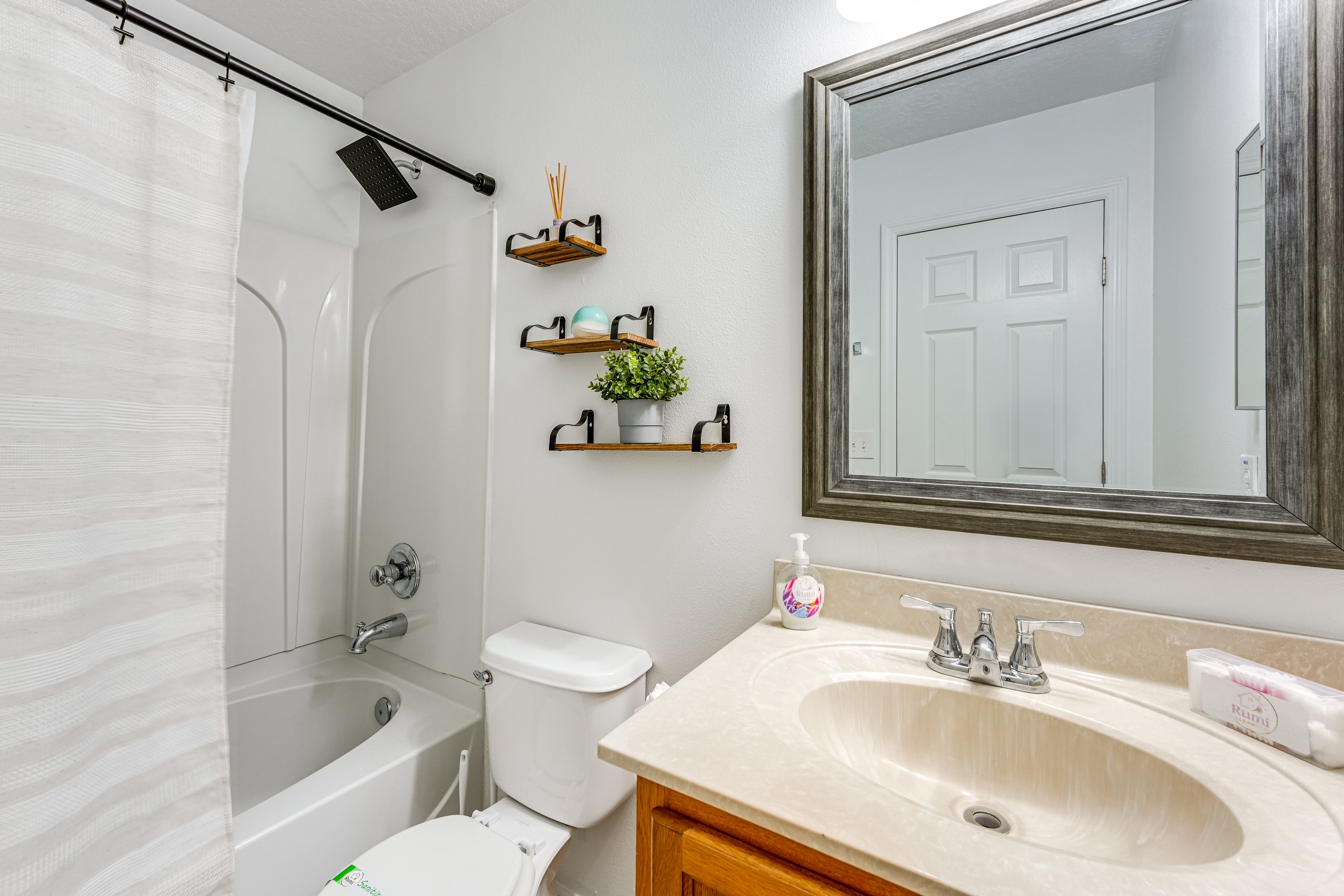 Full Bathroom | 2nd Floor