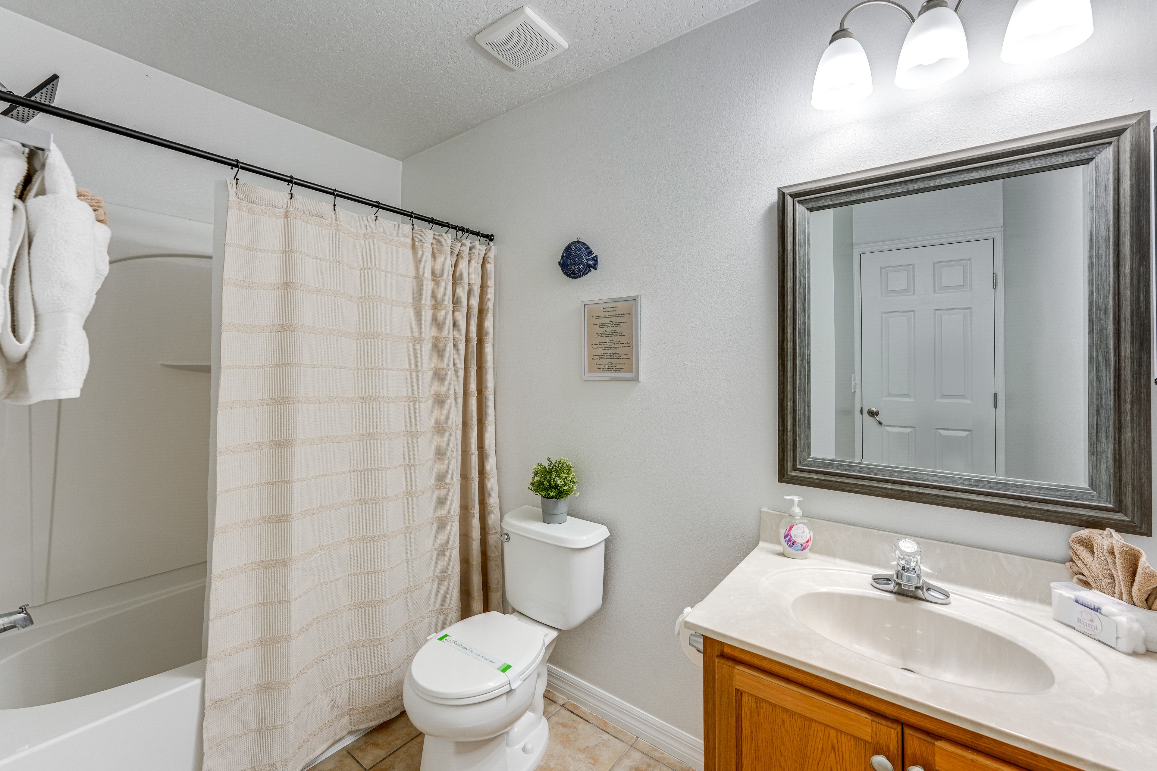 Full Bathroom | 2nd Floor