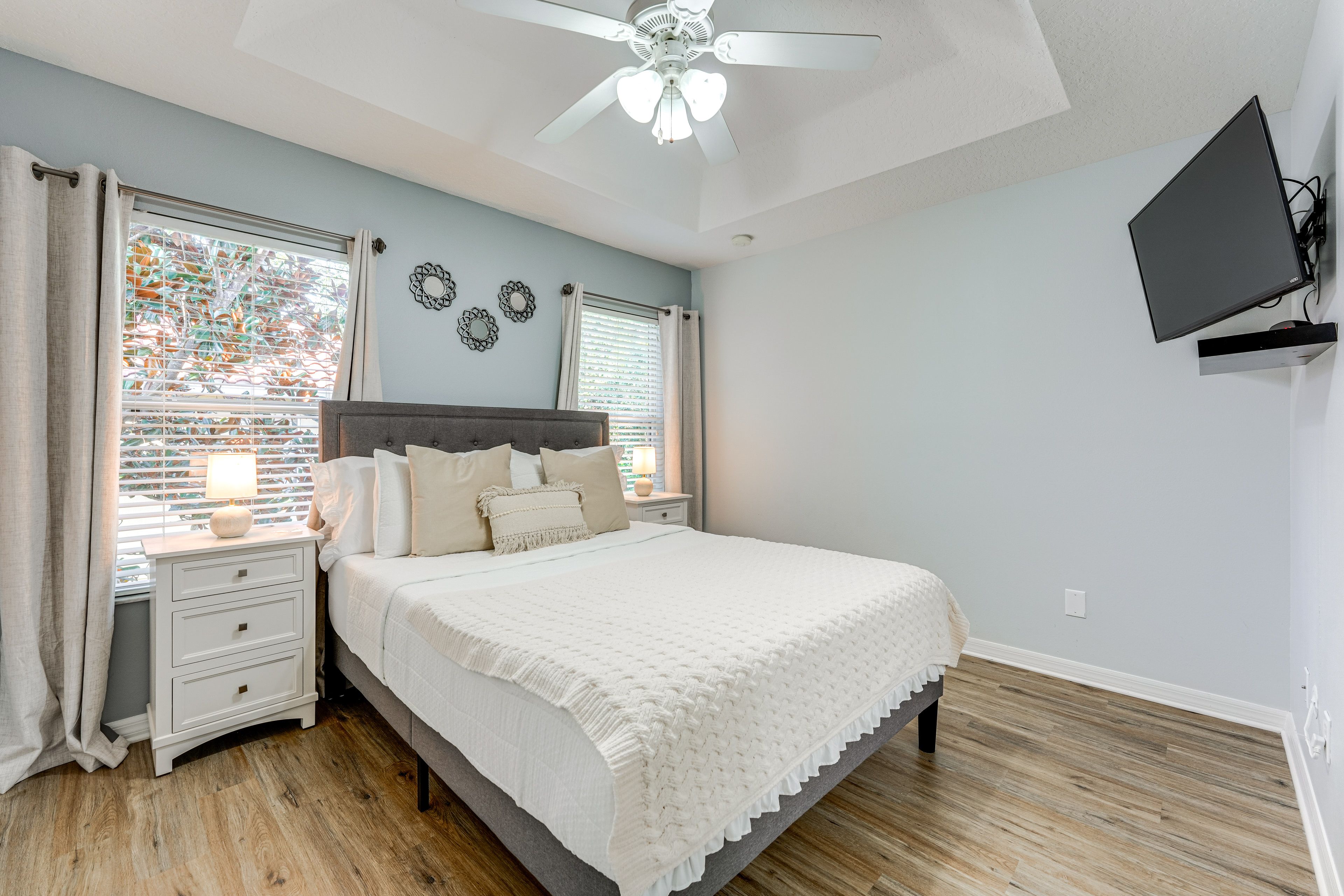 Bedroom 2 | 2nd Floor | Queen Bed | En-Suite Bathroom