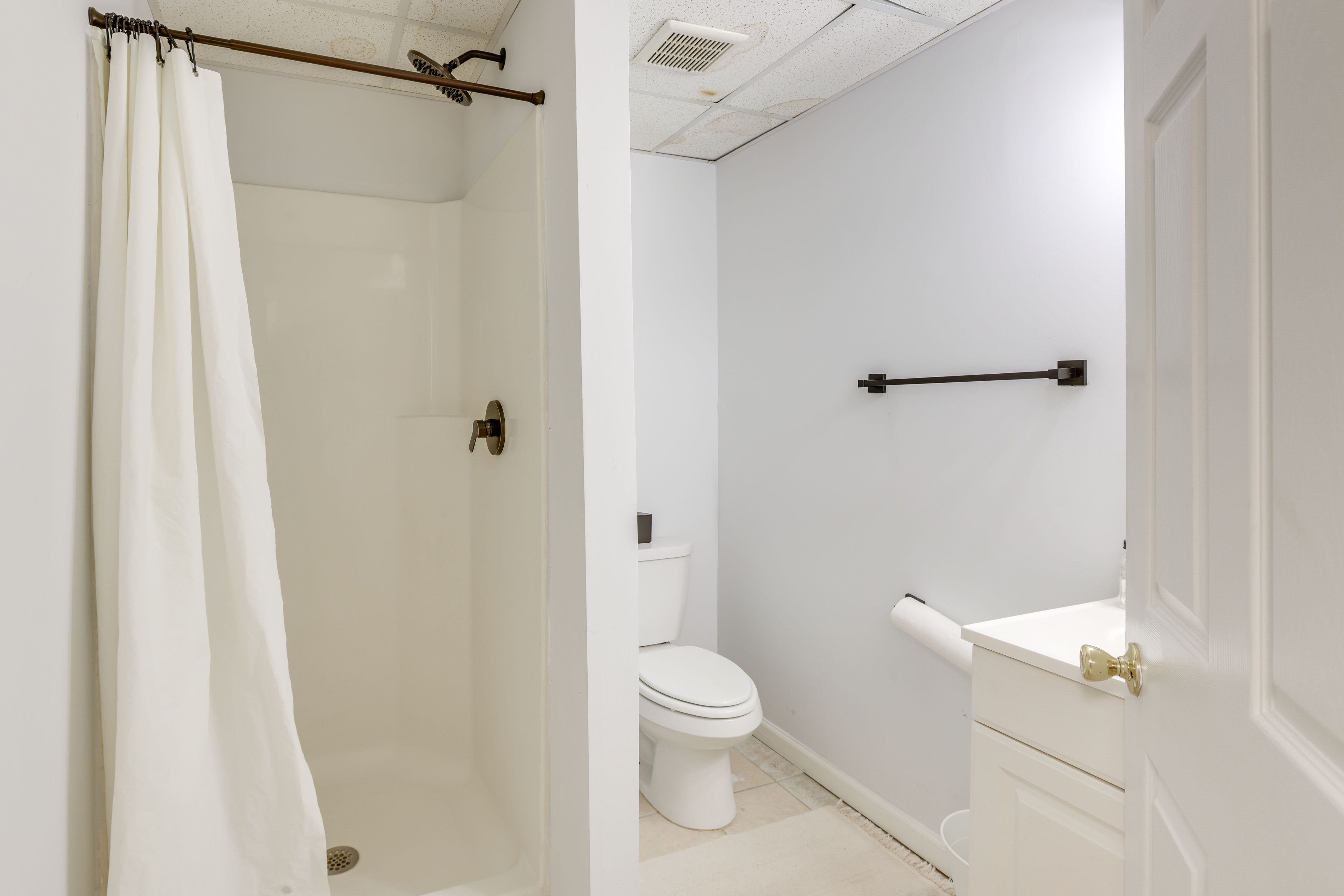 Full Bathroom | Basement