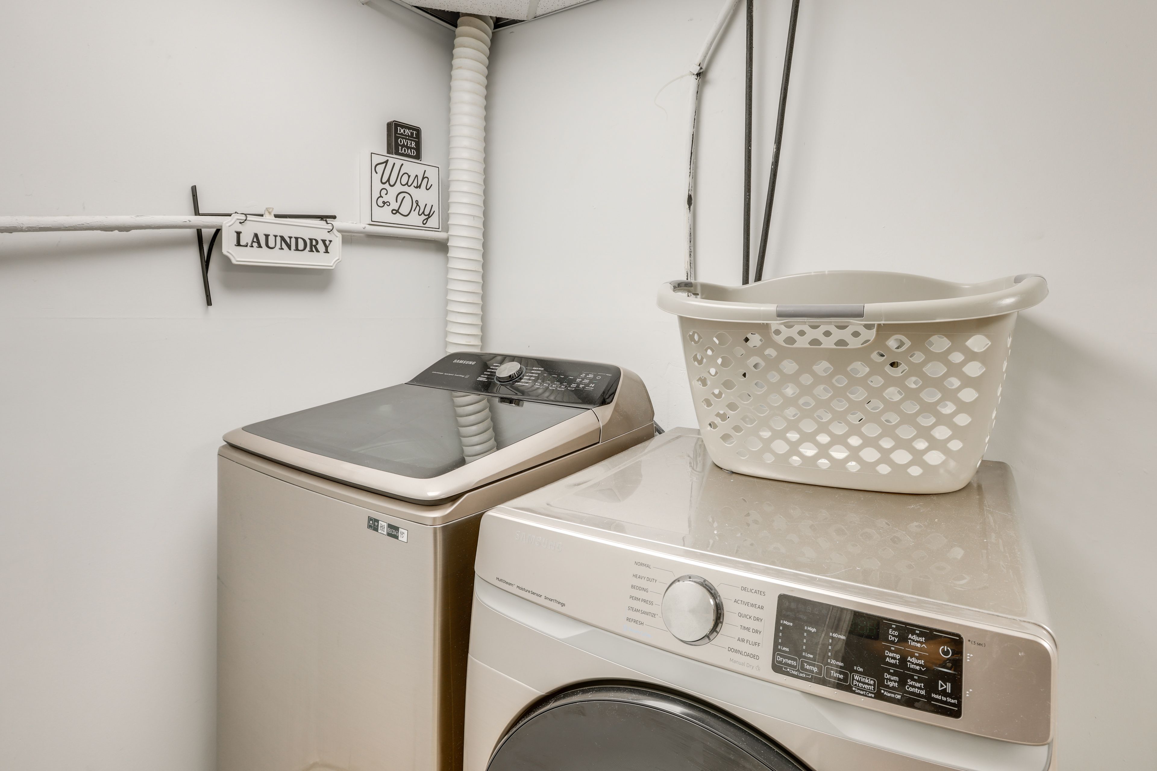 Laundry Room | Washer/Dryer