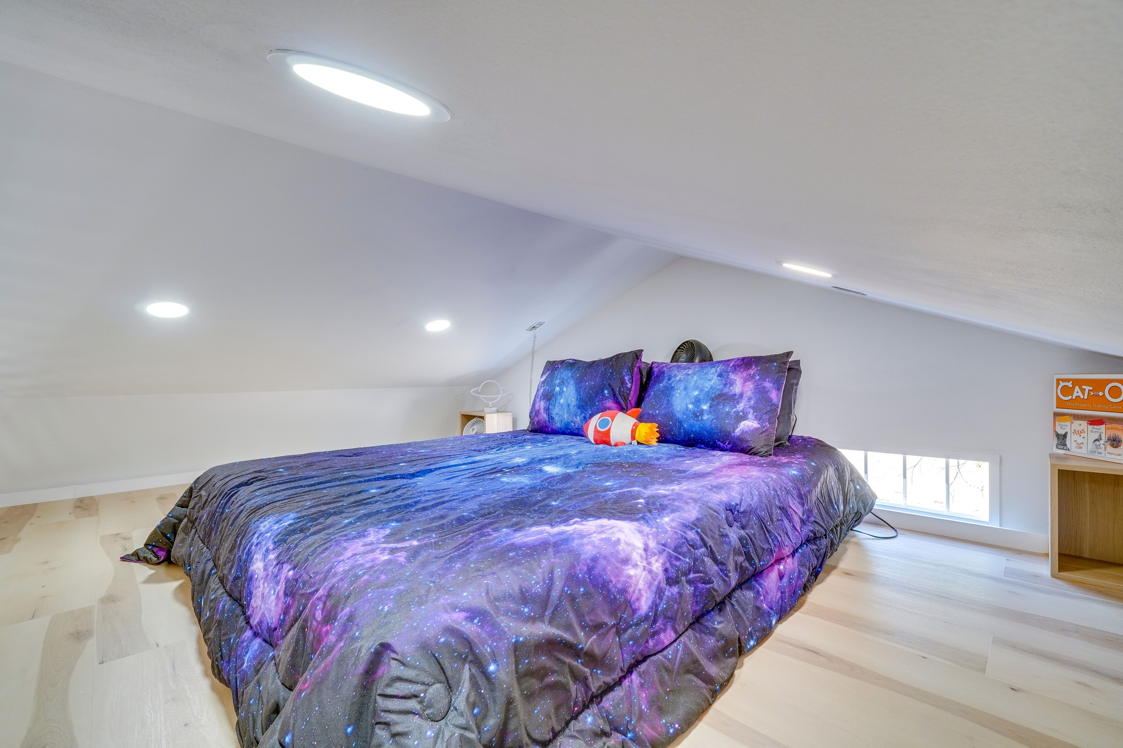 Loft (225 Lbs Max) | 2nd Floor | Queen Mattress