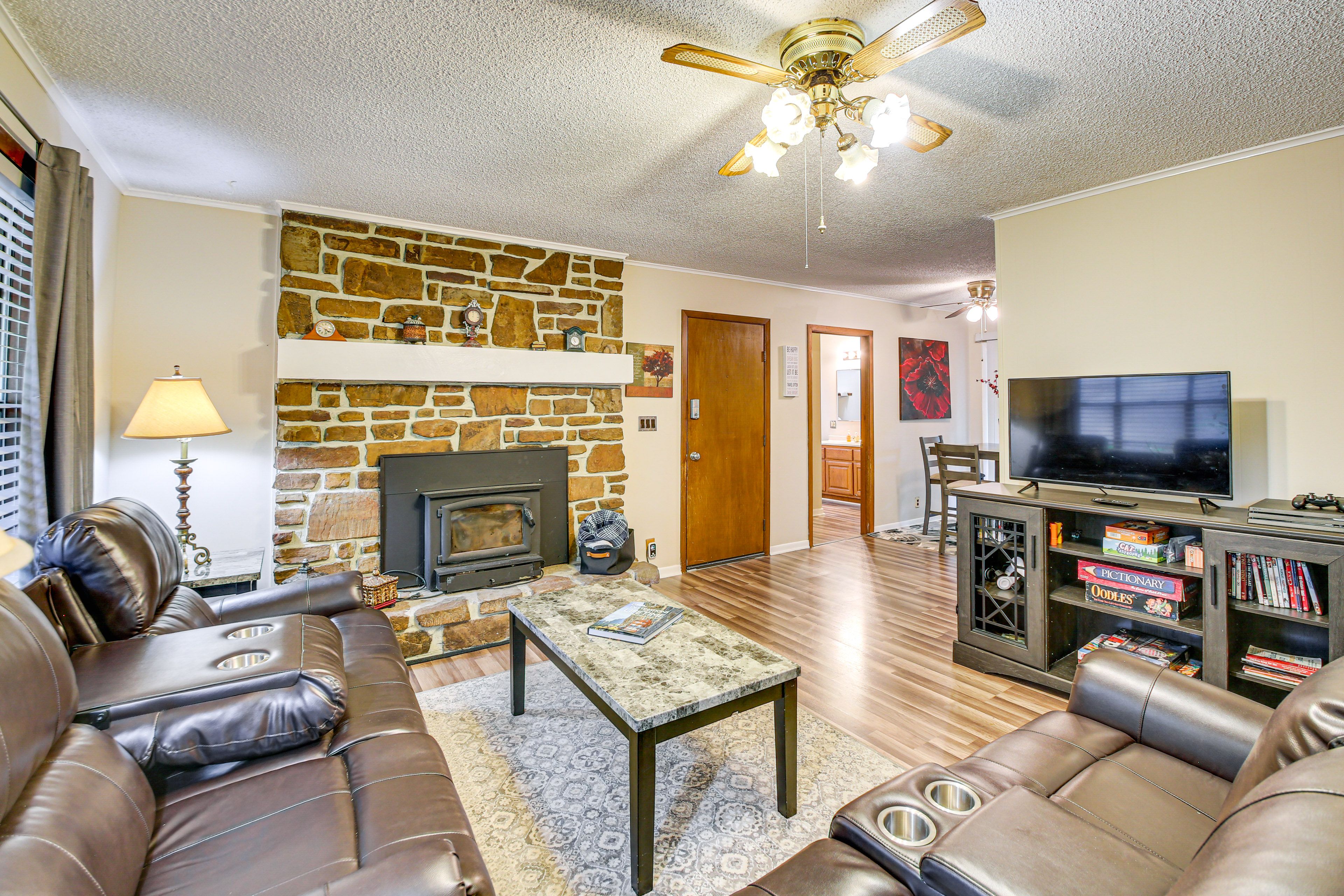 Living Room | Free WiFi | Smart TV