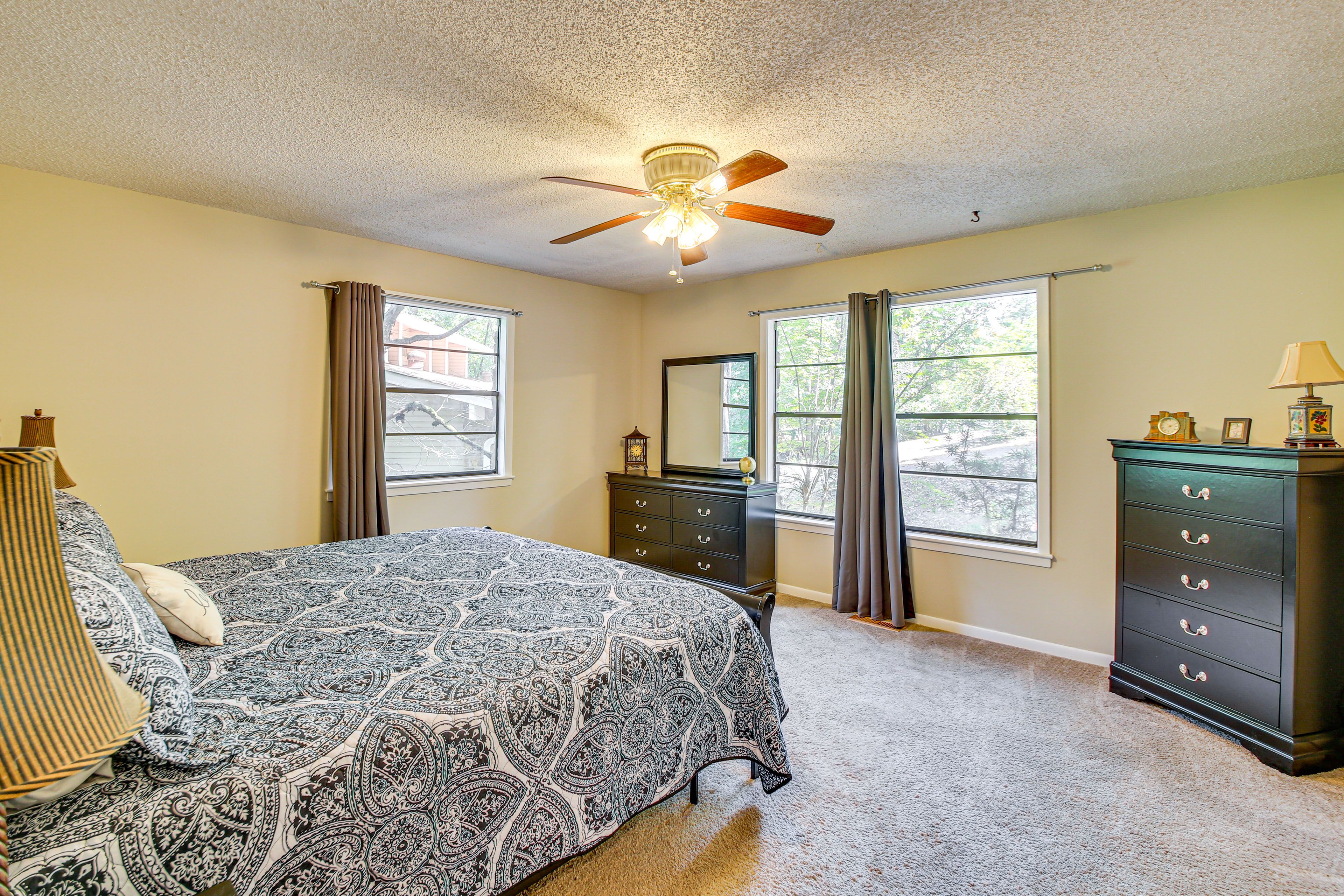 Bedroom 1 | King Bed