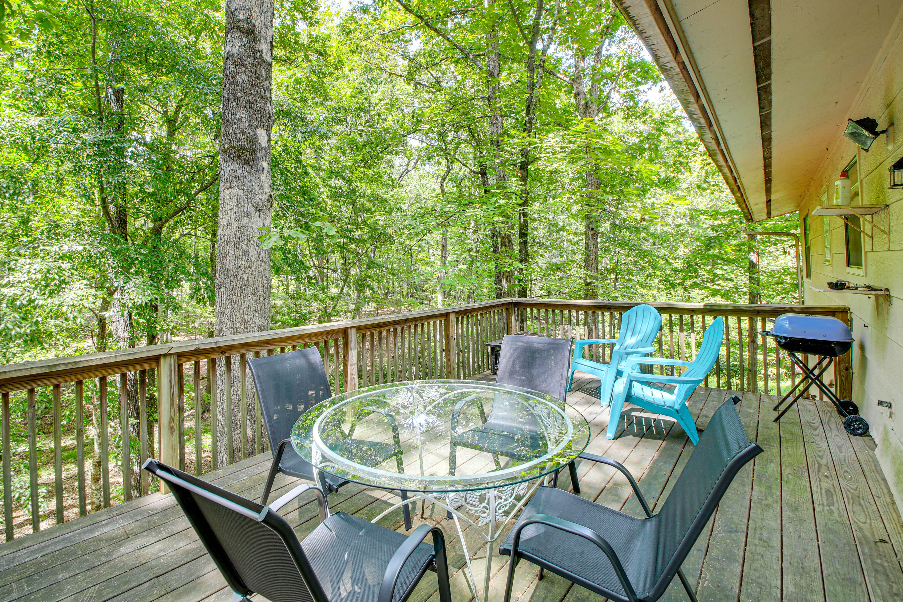 Hot Springs Village Vacation Rental | 2BR | 2BA | 1,100 Sq Ft | Steps Required