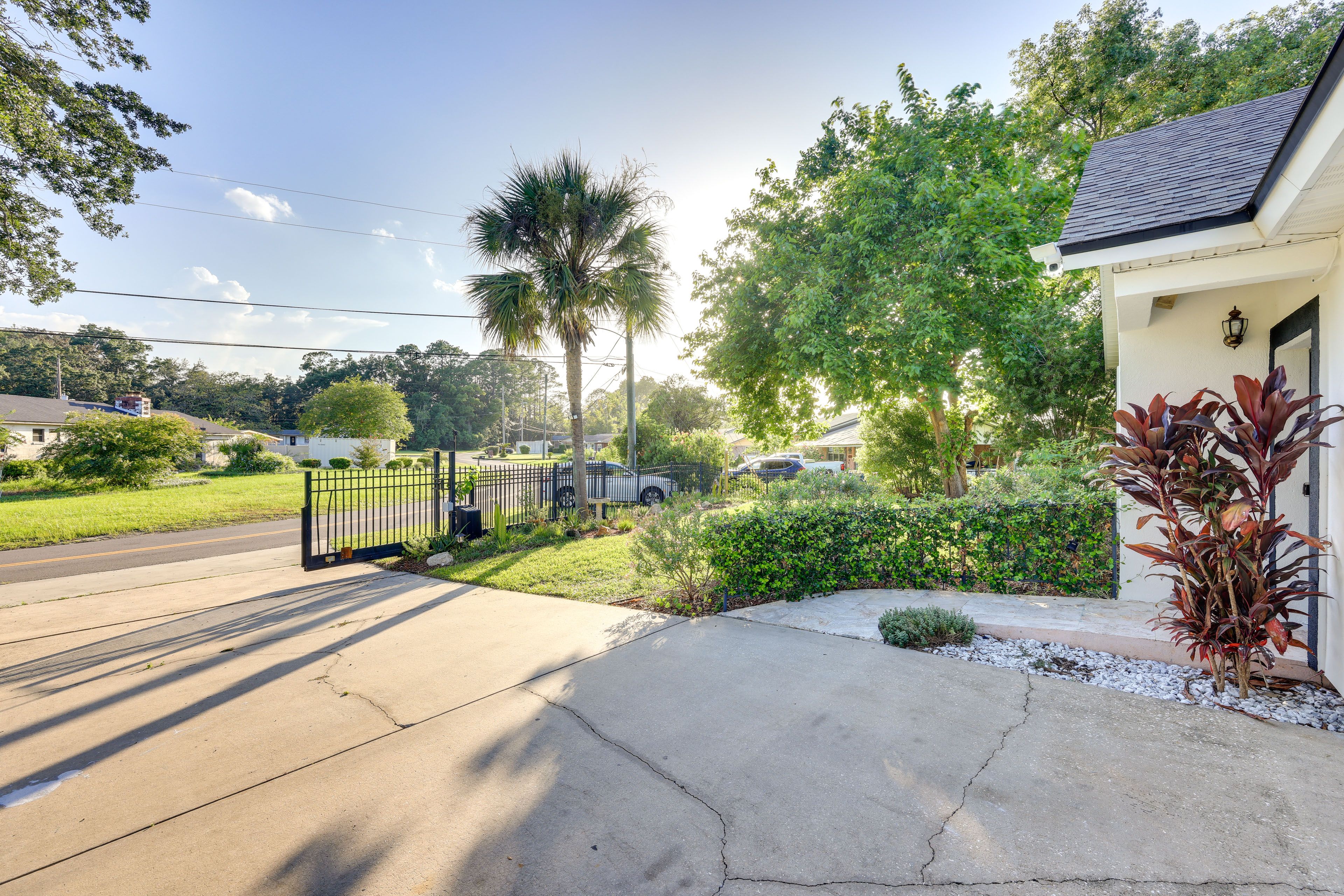 Parking | Driveway (4 Vehicles) | Additional Grass Parking (2 Vehicles)
