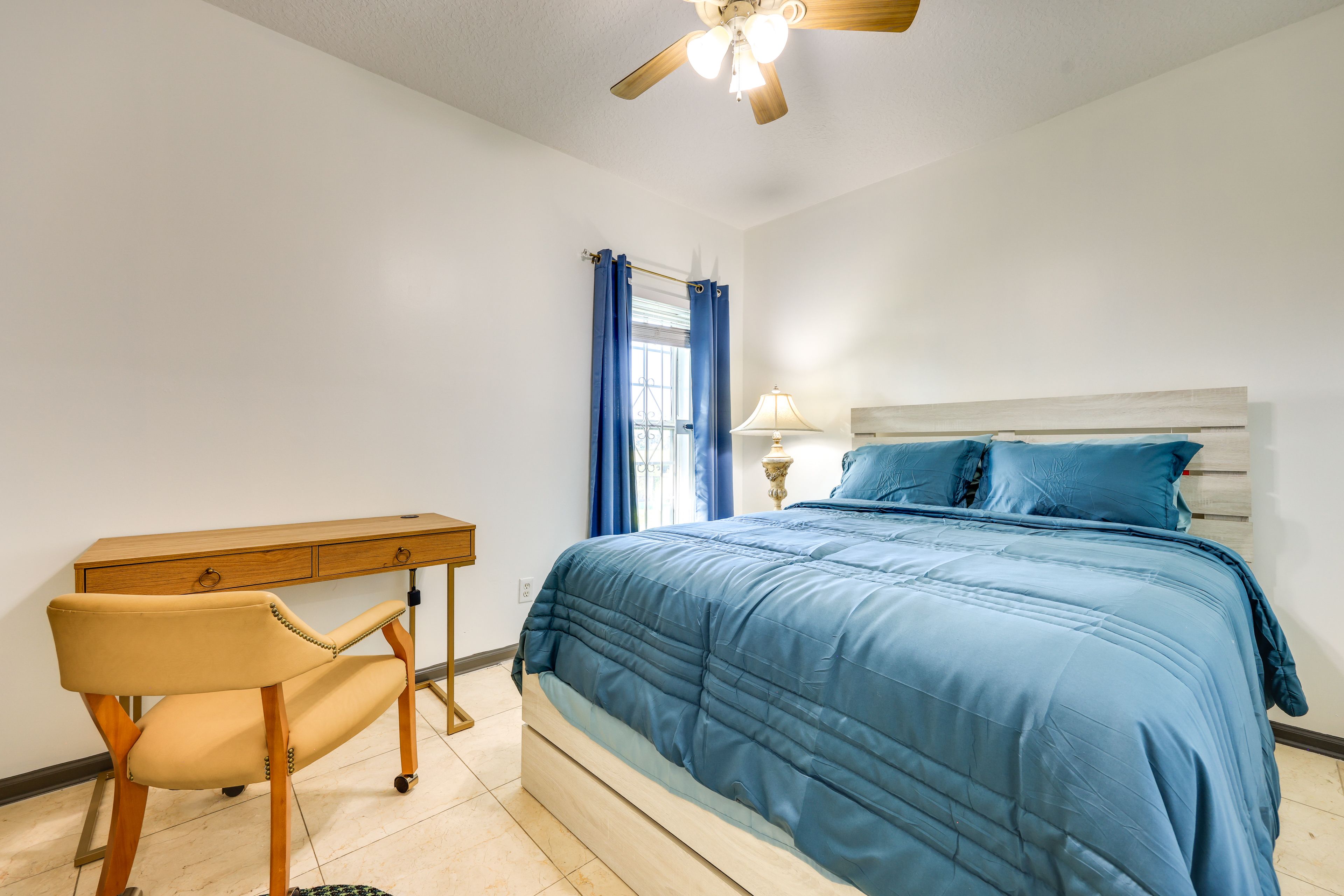 Bedroom 2 | Queen Bed