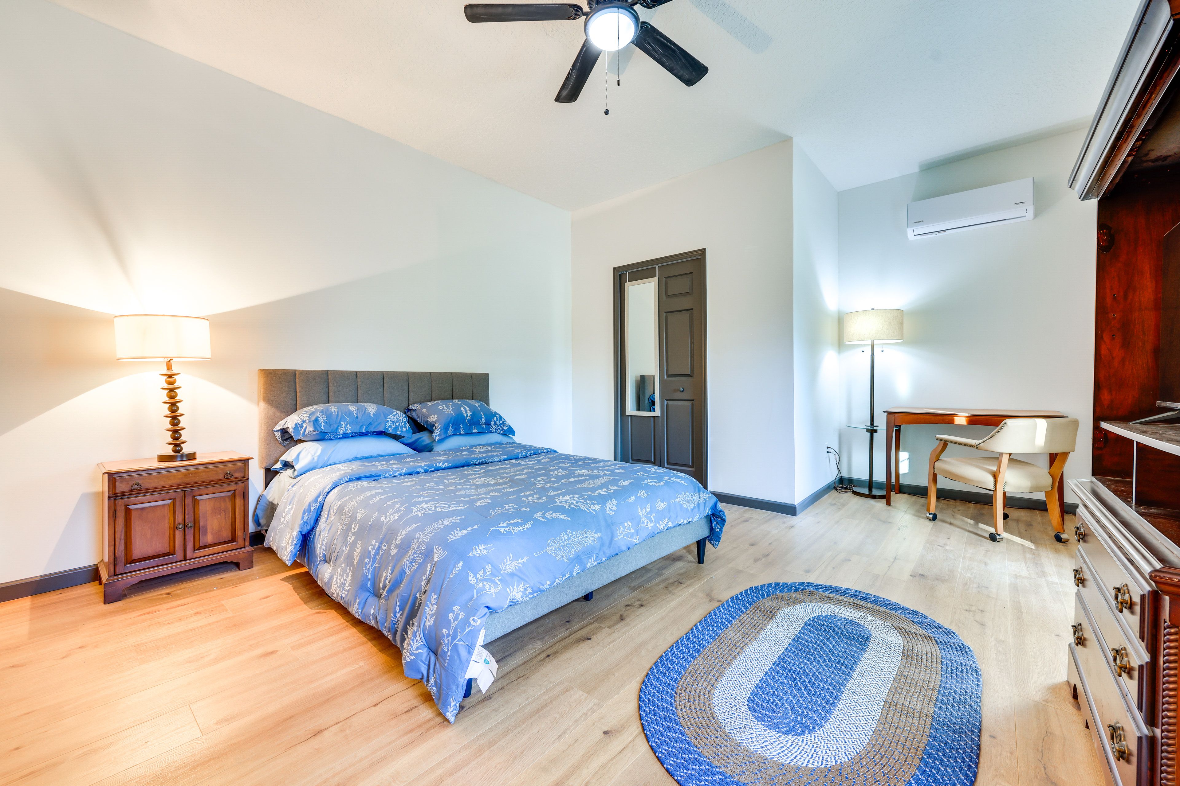 Bedroom 4 | Queen Bed | Twin Sleeper Sofa | Smart TV | Linens Provided