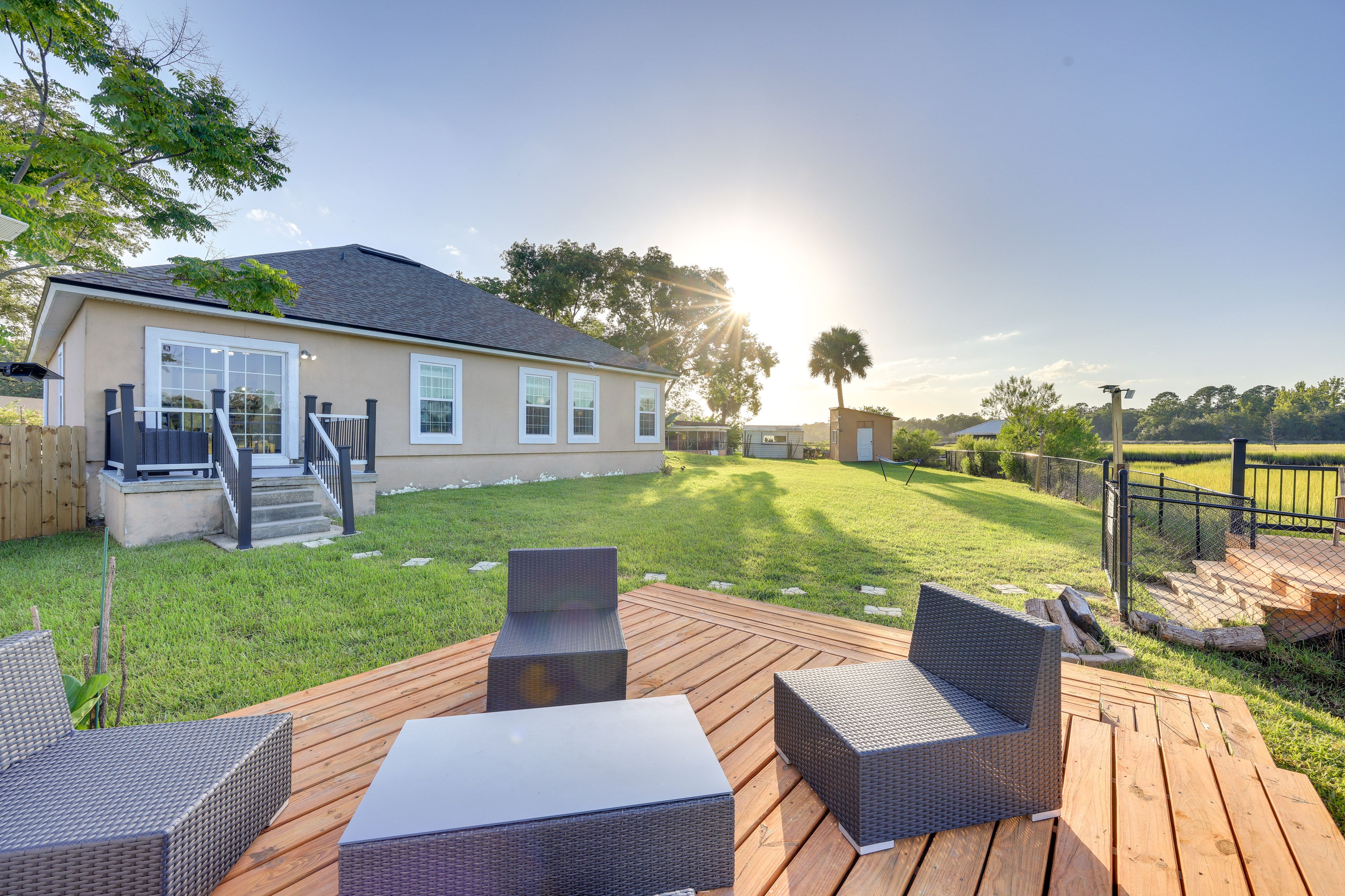 Additional Furnished Deck