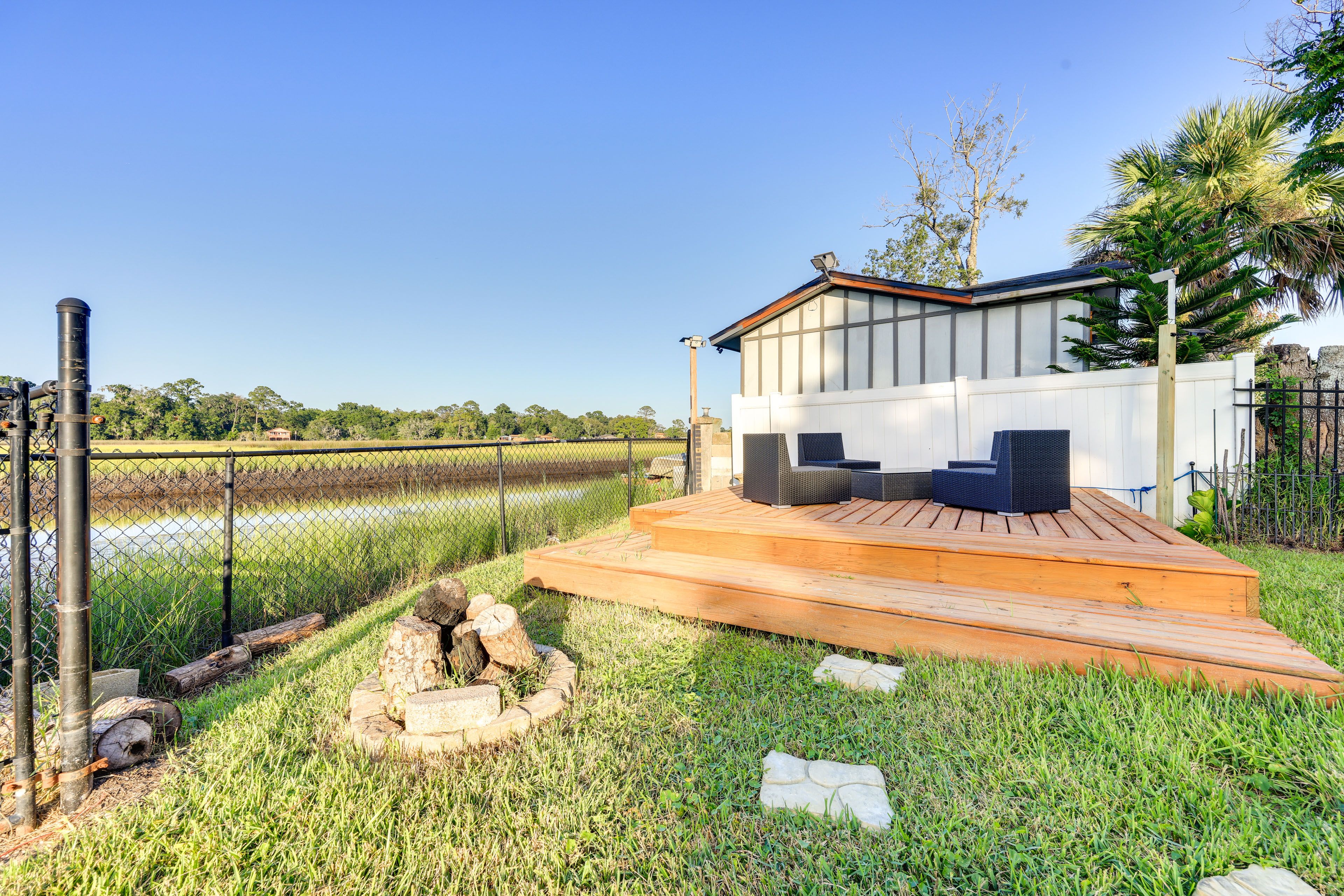 Additional Furnished Deck