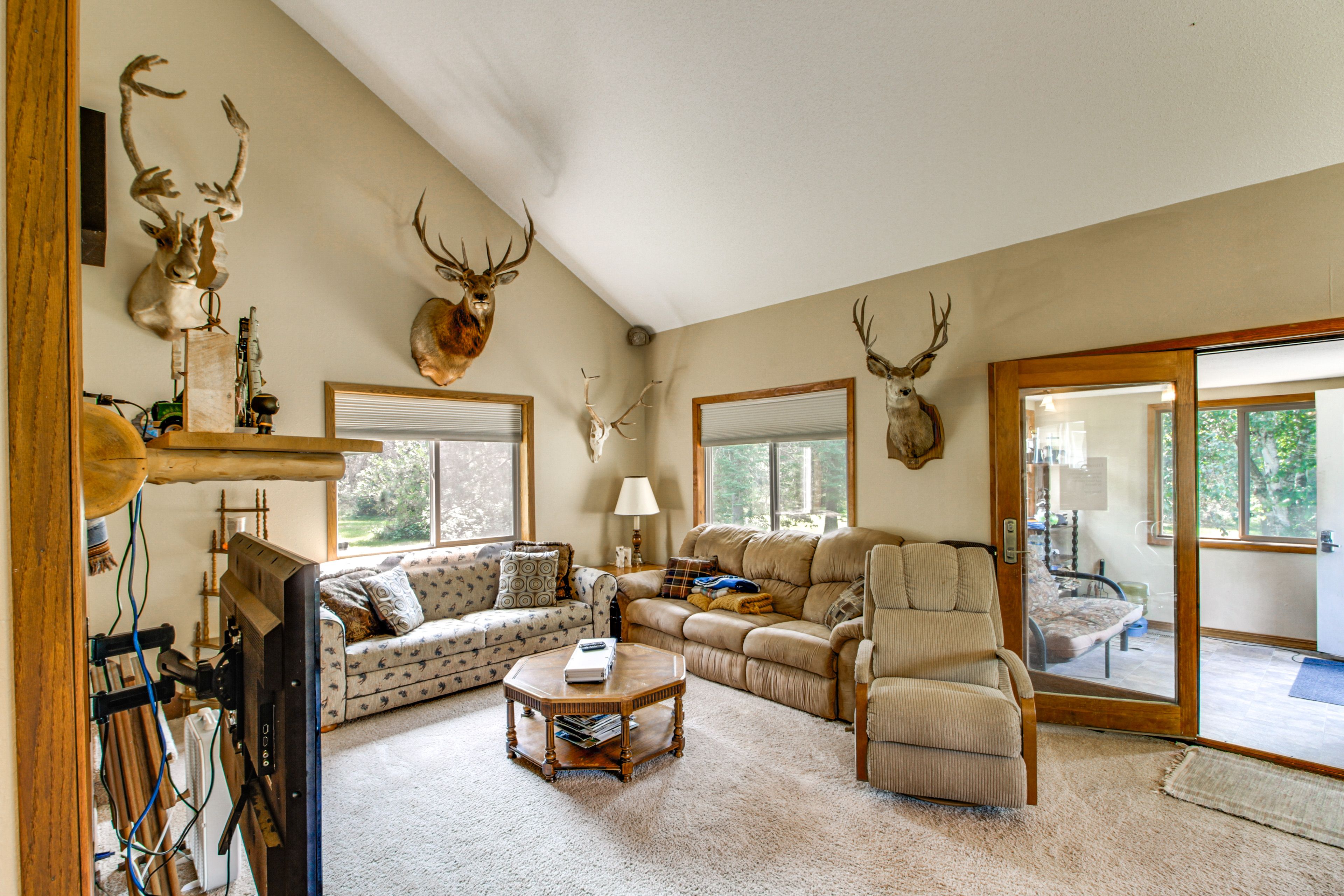 Living Room | 1st Floor | Free WiFi | Smart TV | Central Heating