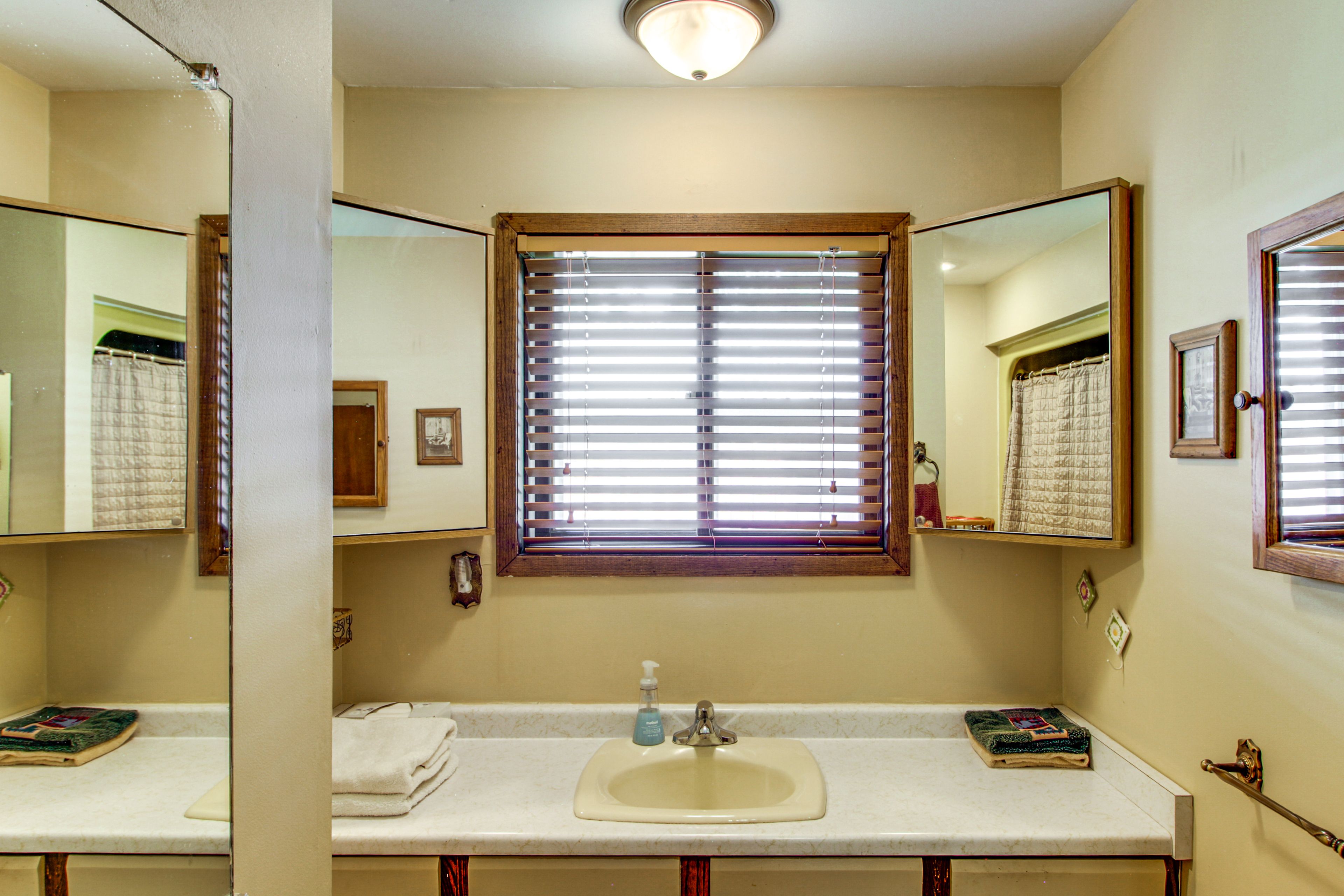 En-Suite Bathroom | 1st Floor | Towels Provided