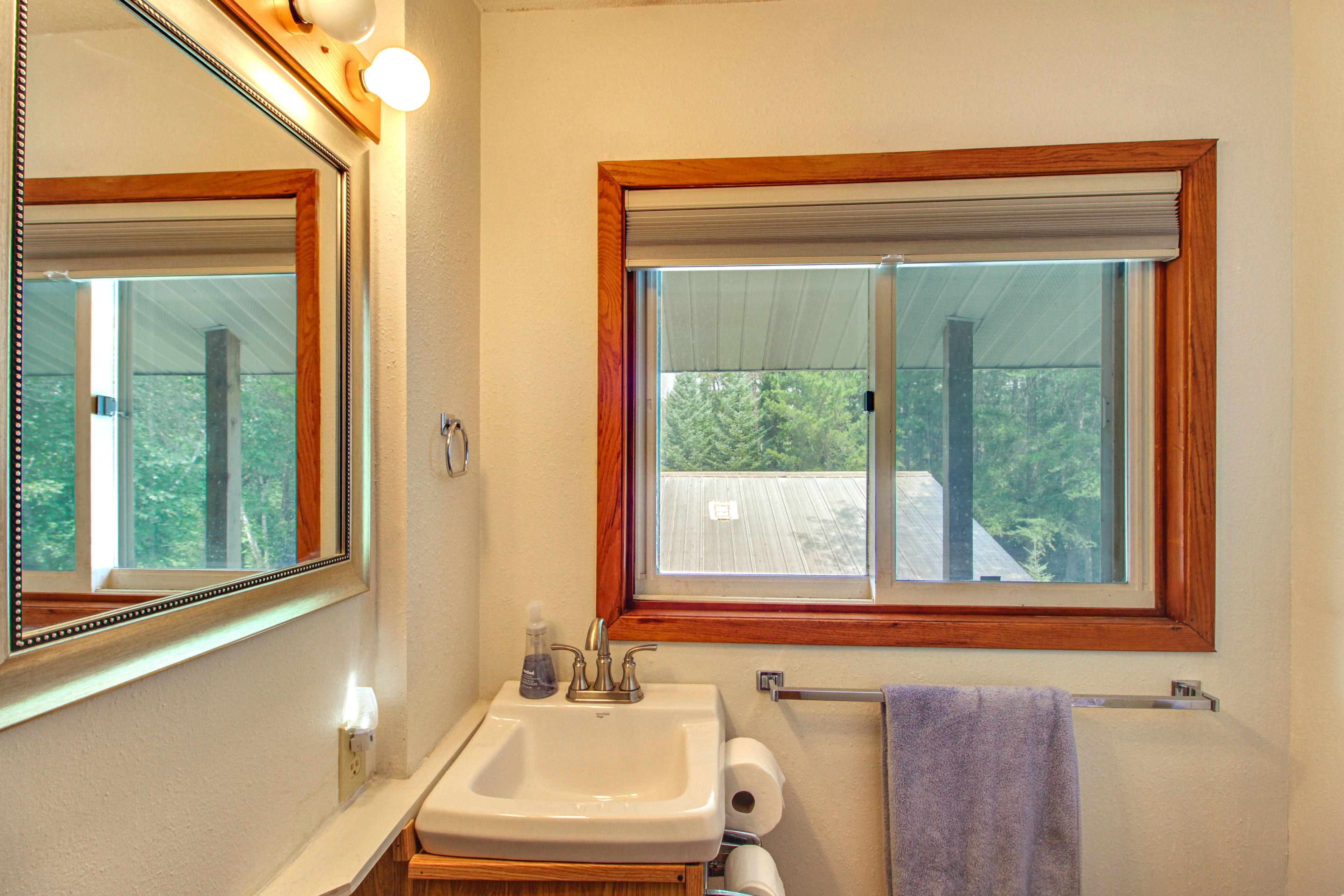 Half Bathroom | 2nd Floor