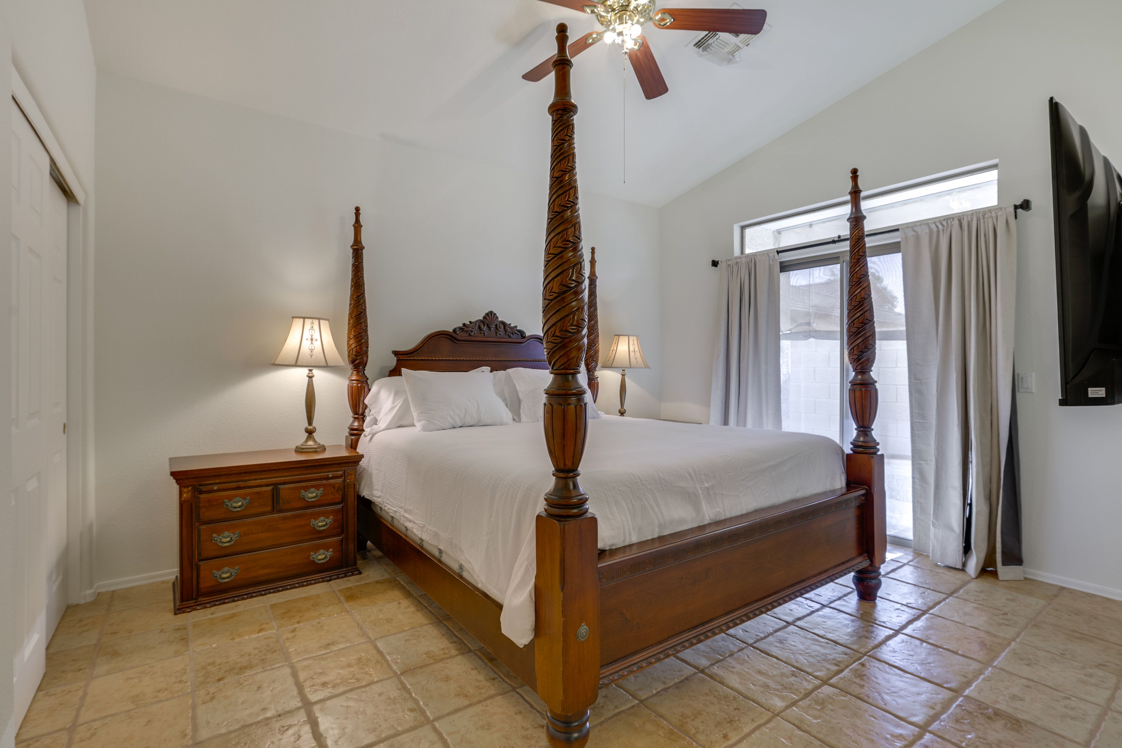 Bedroom 1 | King Bed | Smart TV