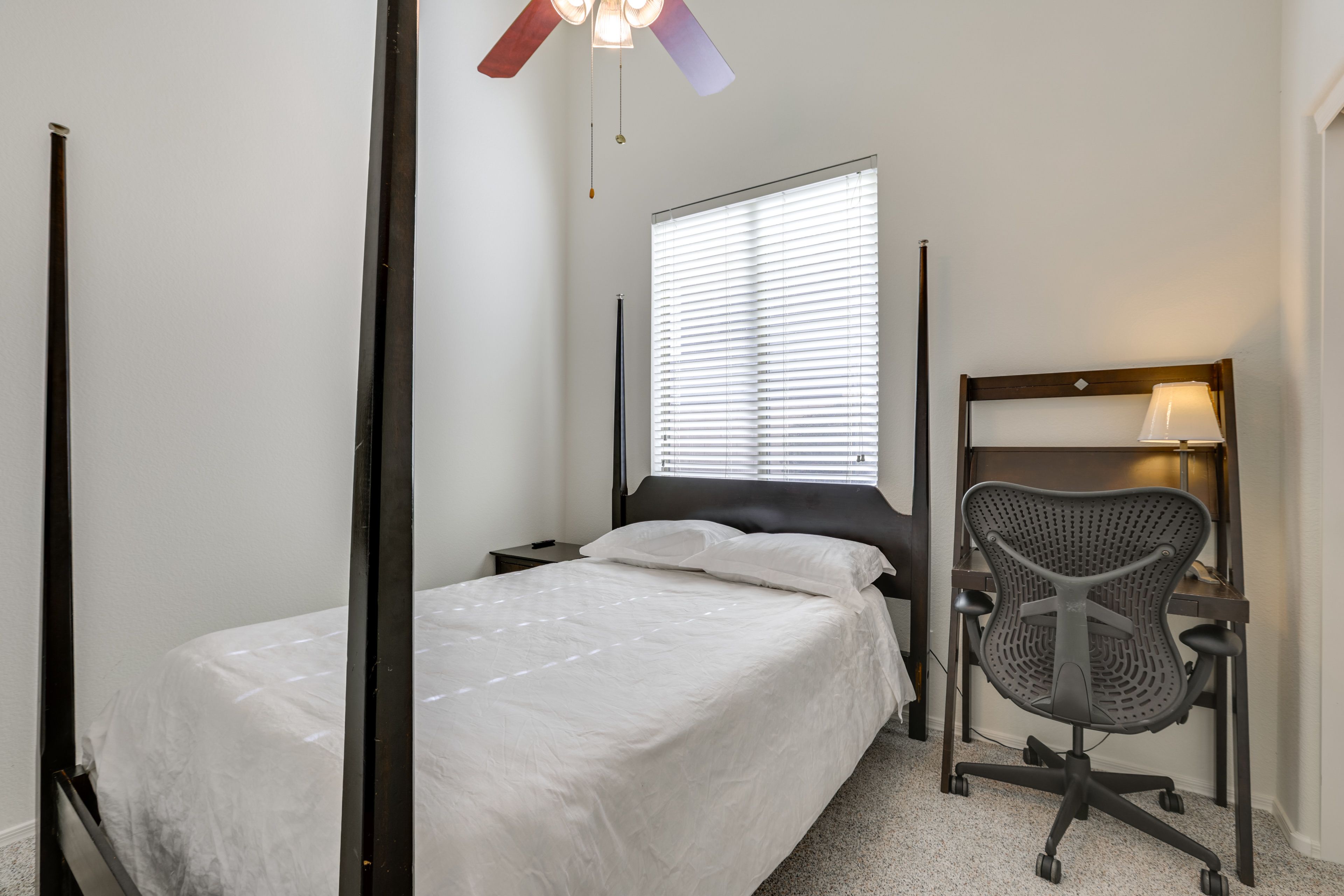 Bedroom 2 | Full Bed | Smart TV | Desk