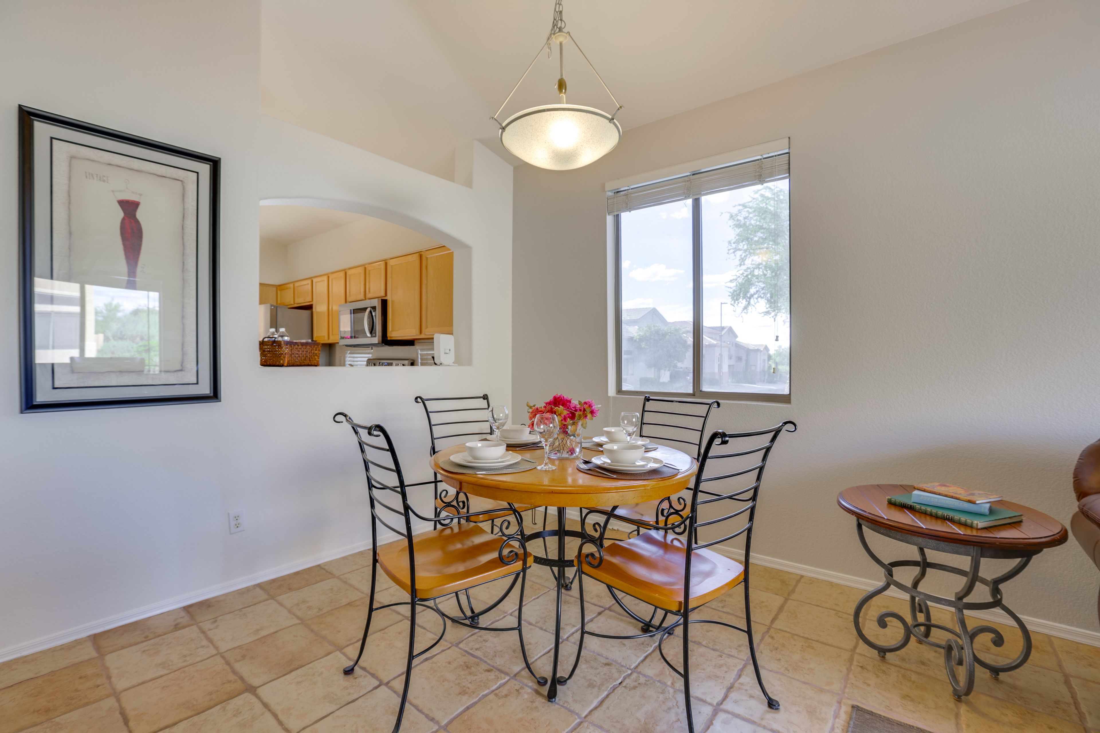 Dining Area | Dishware/Flatware Provided