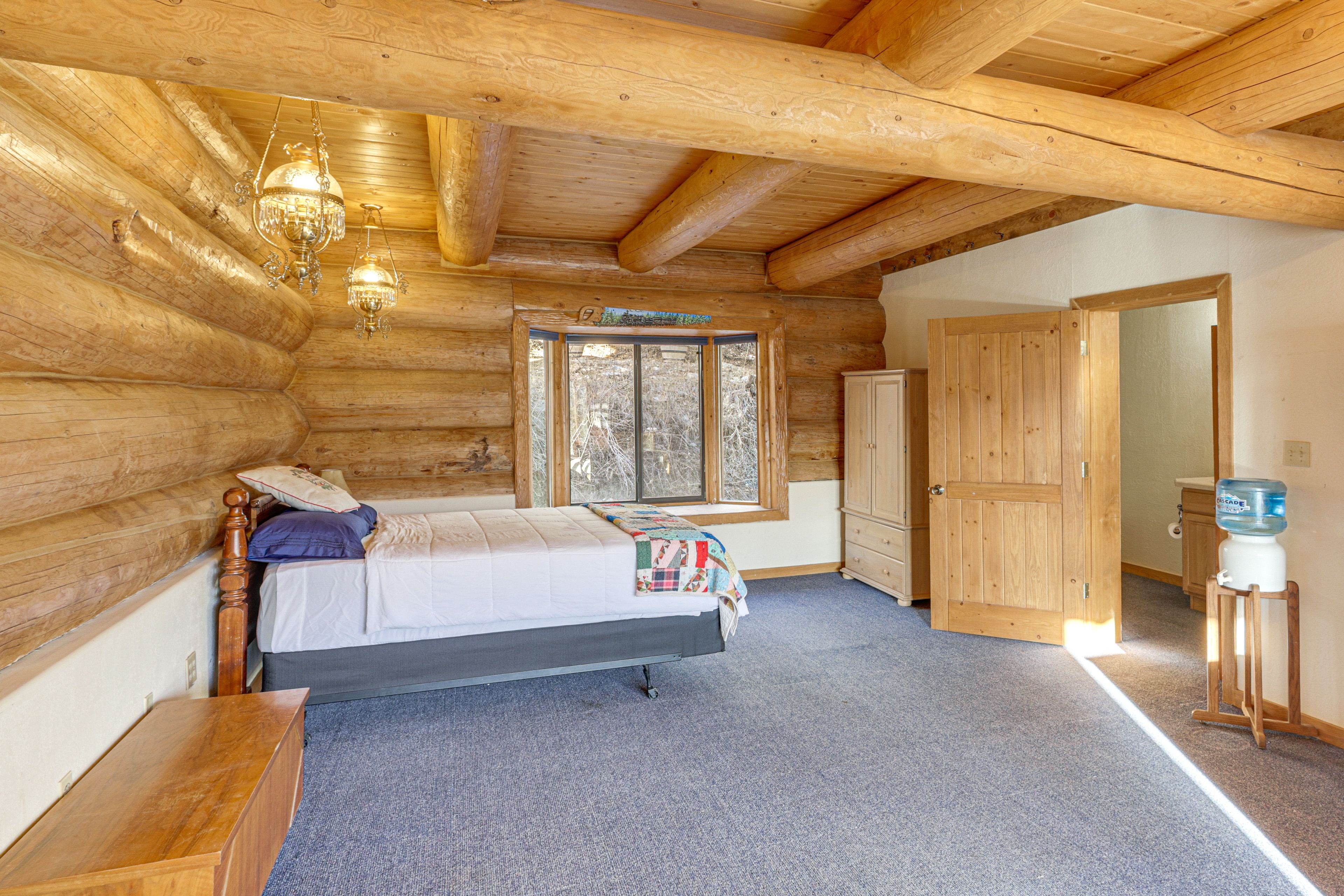 Bedroom 2 | Queen Bed | Twin/Full Bunk Bed | Books | 1st Floor