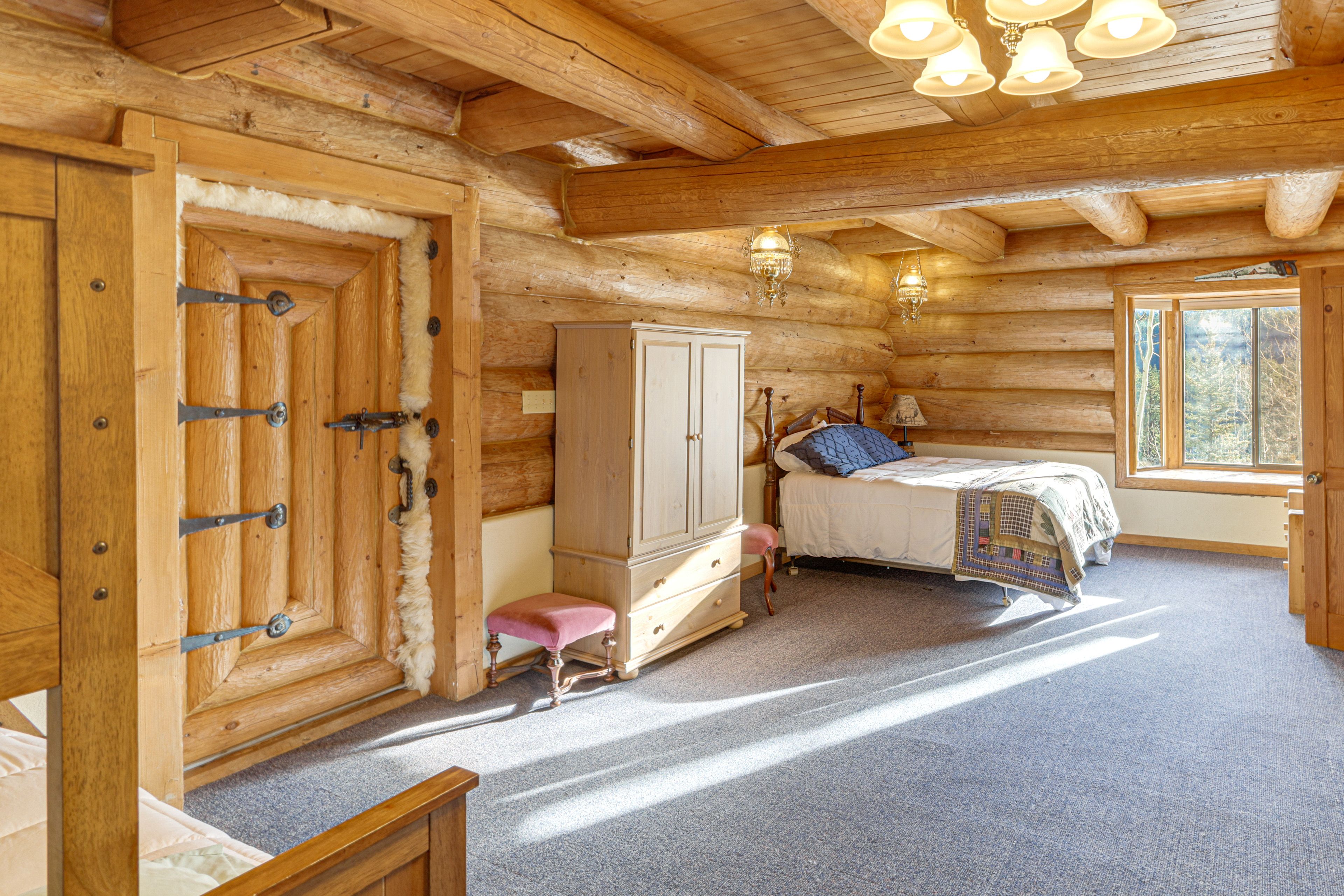 Bedroom 3 | Queen Bed | Twin/Full Bunk Bed | Books | 1st Floor