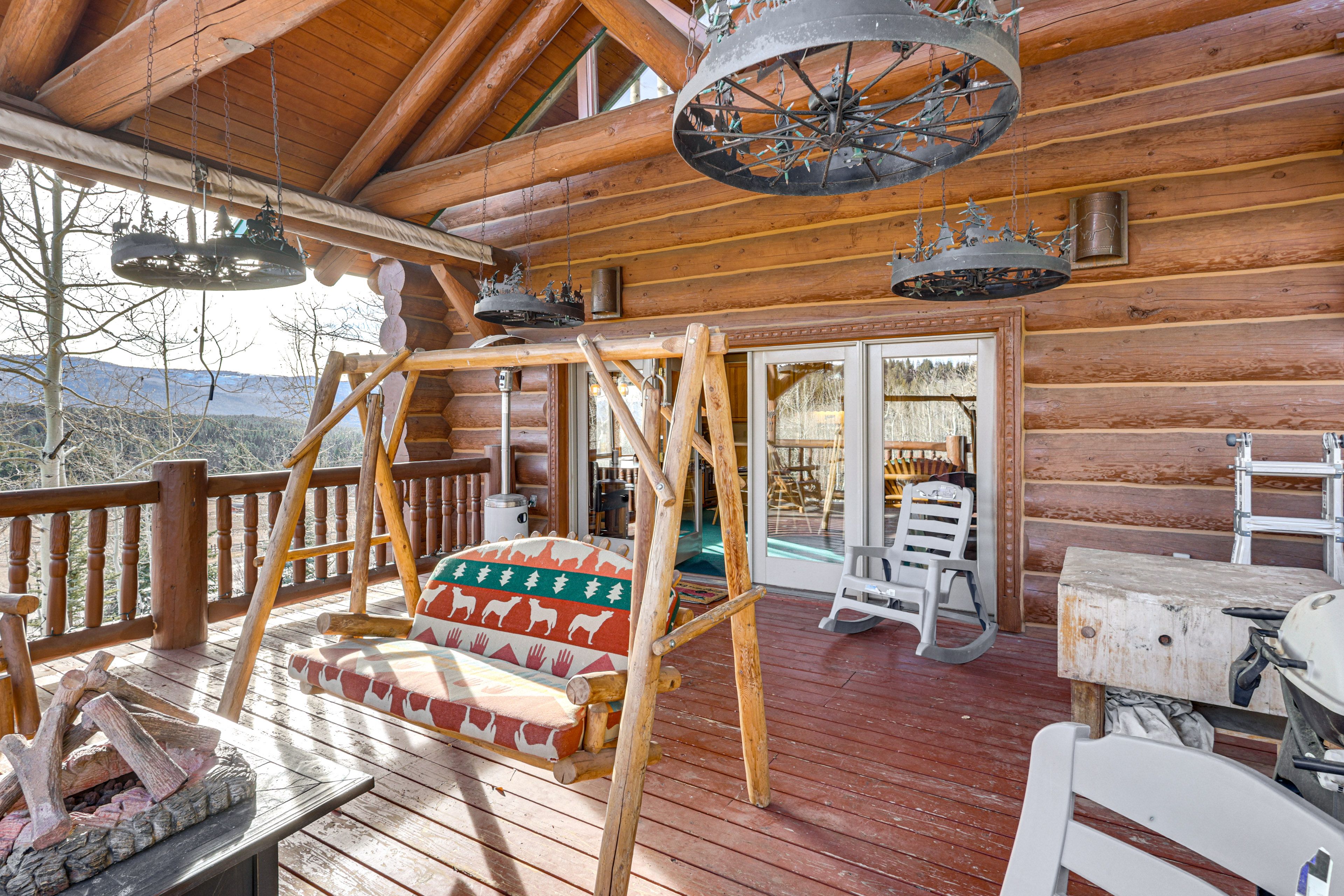 Back Deck | Gas Fire Pit | Gas Grill