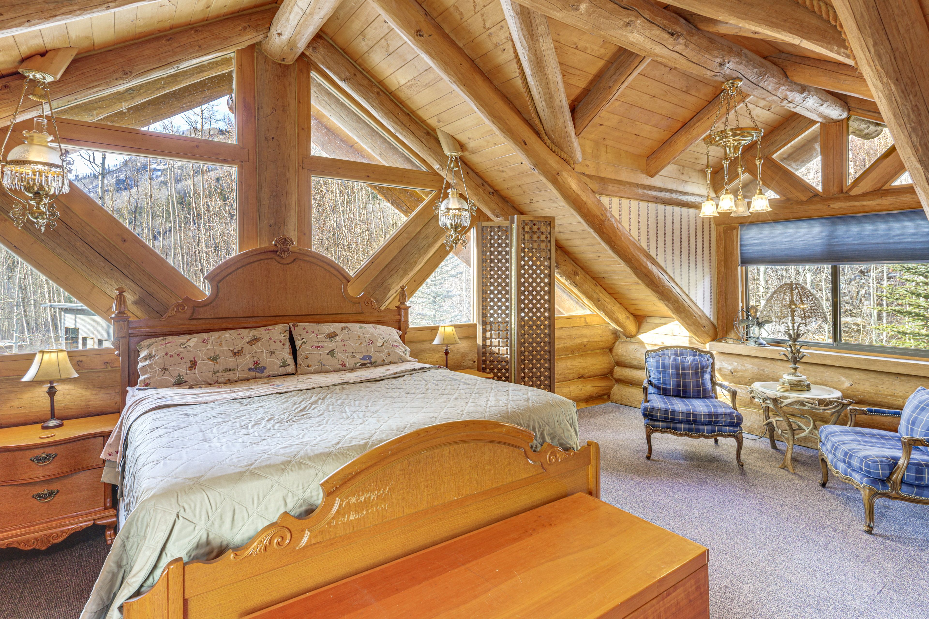 Bedroom 1 | King Bed | 3rd Floor