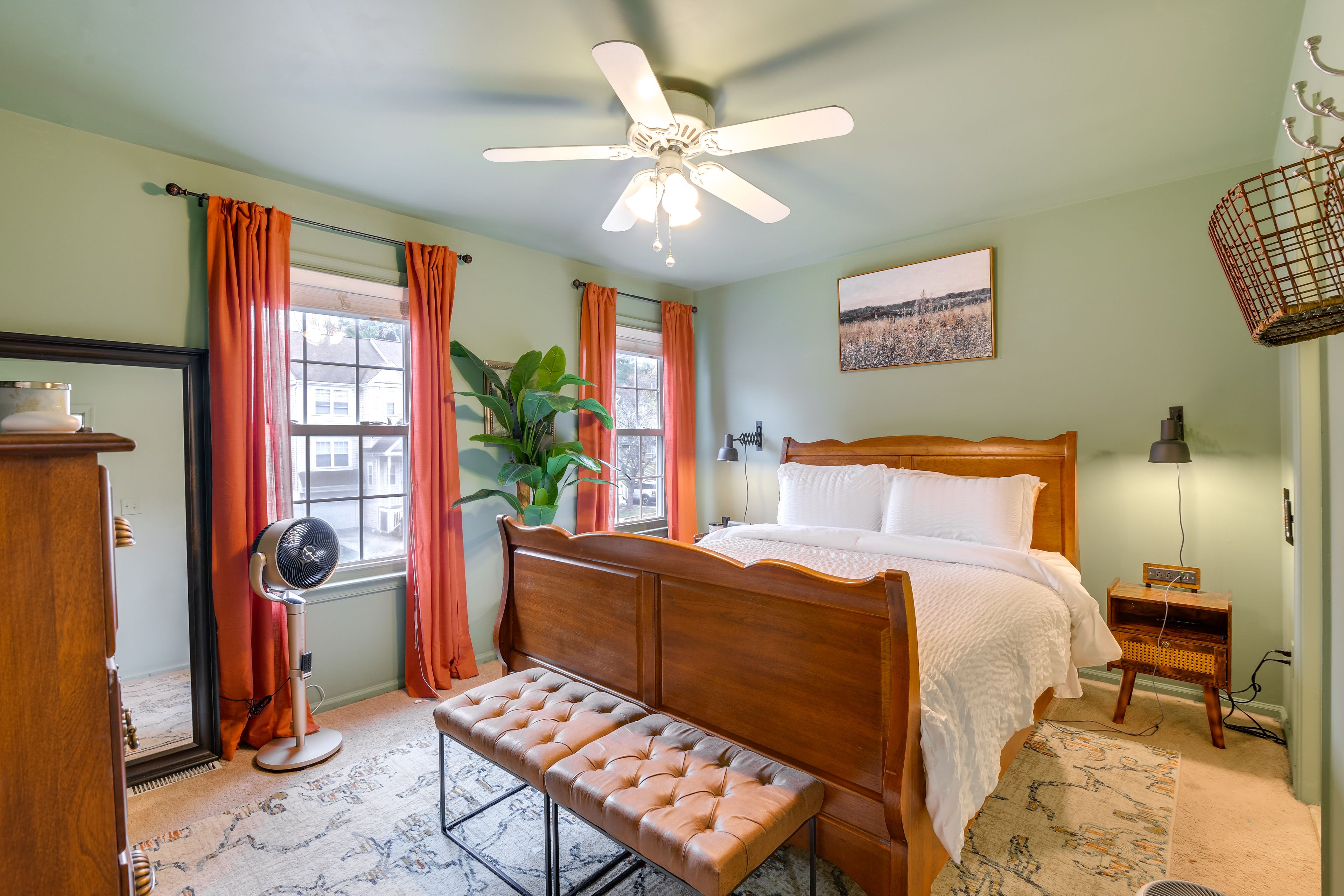 Bedroom 1 | Queen Bed | Linens | 2nd Floor