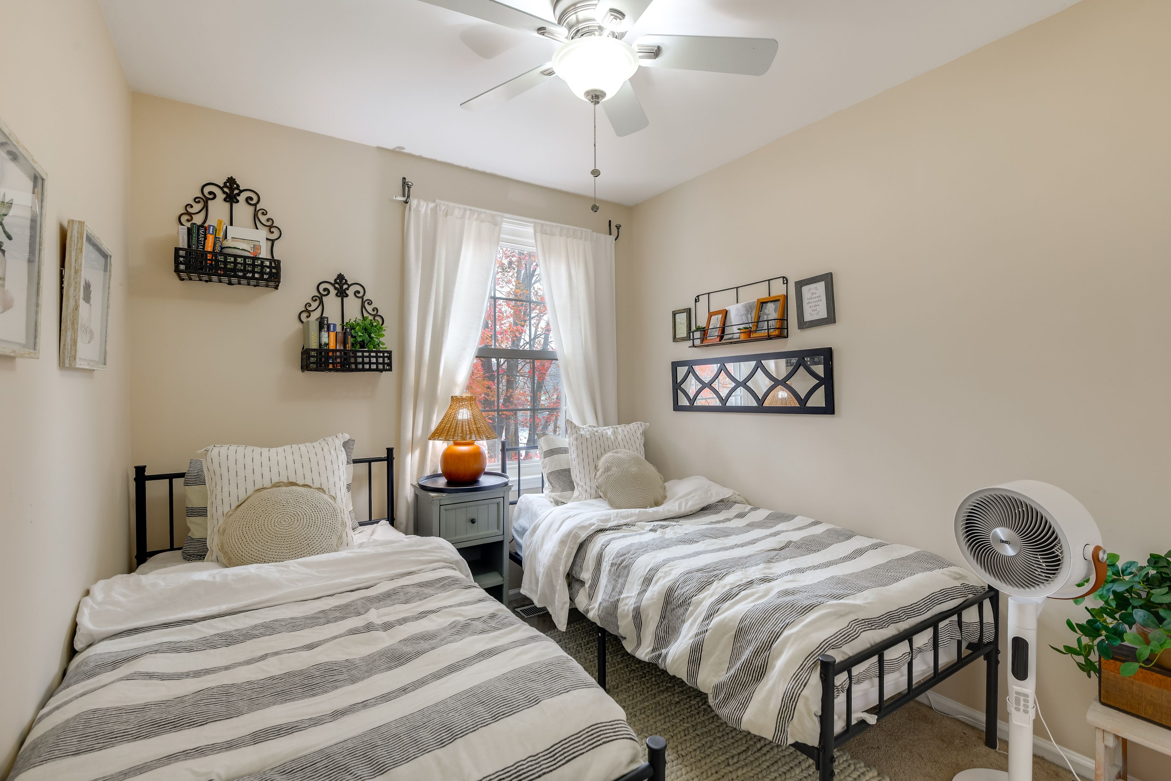 Bedroom 2 | 2 Twin Beds | 2nd Floor