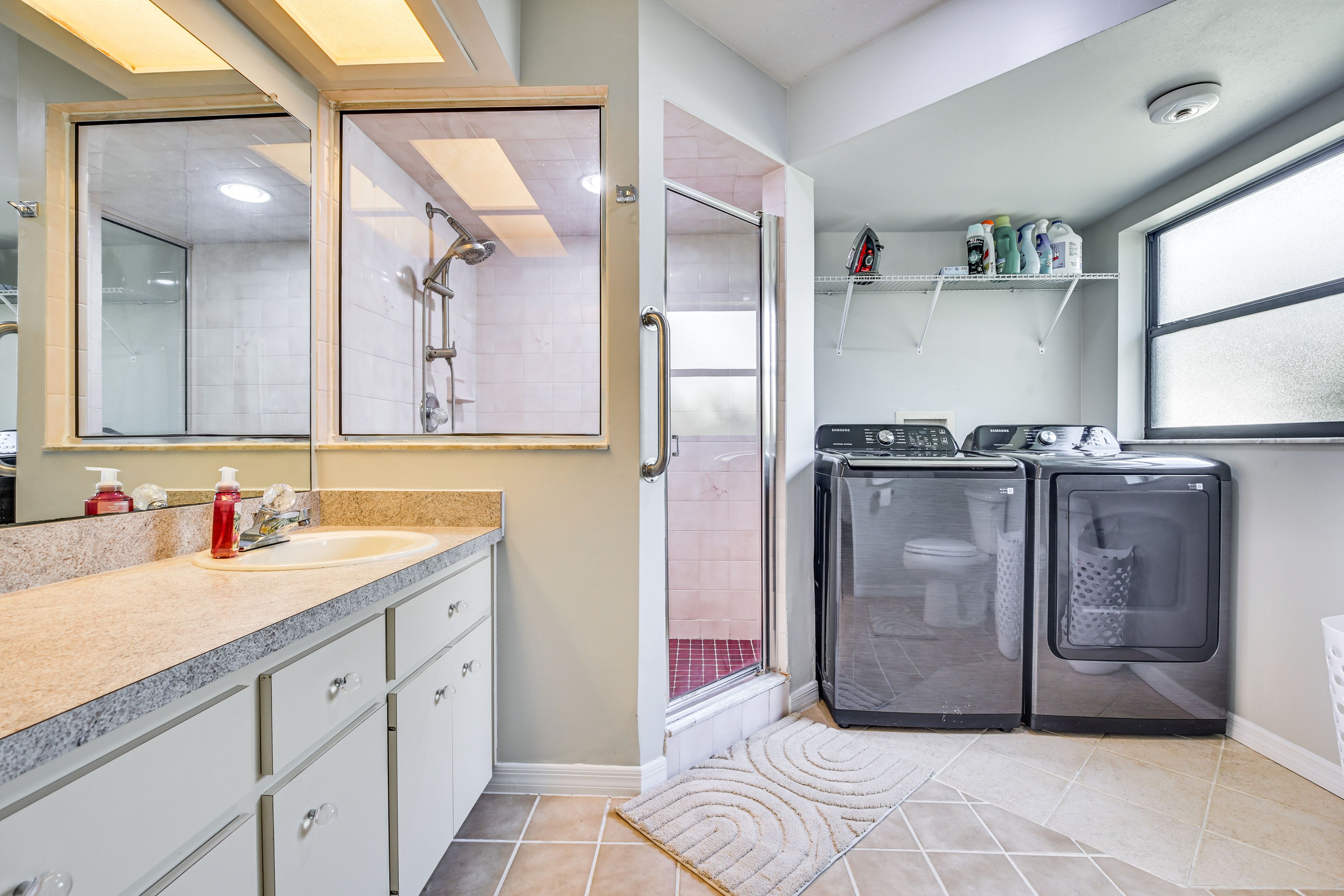 Full Bathroom | Washer & Dryer