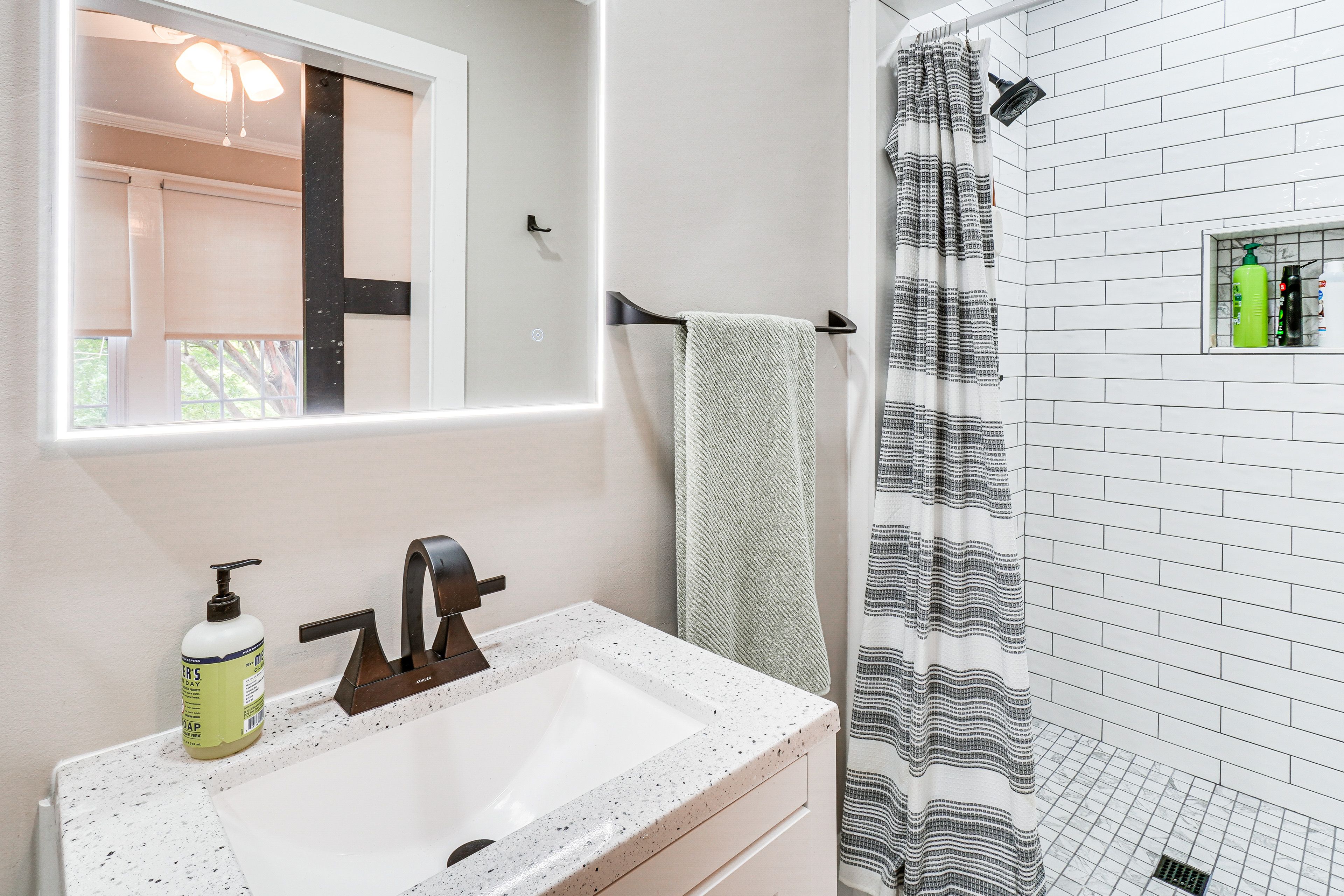 Full Bathroom | Linens & Towels