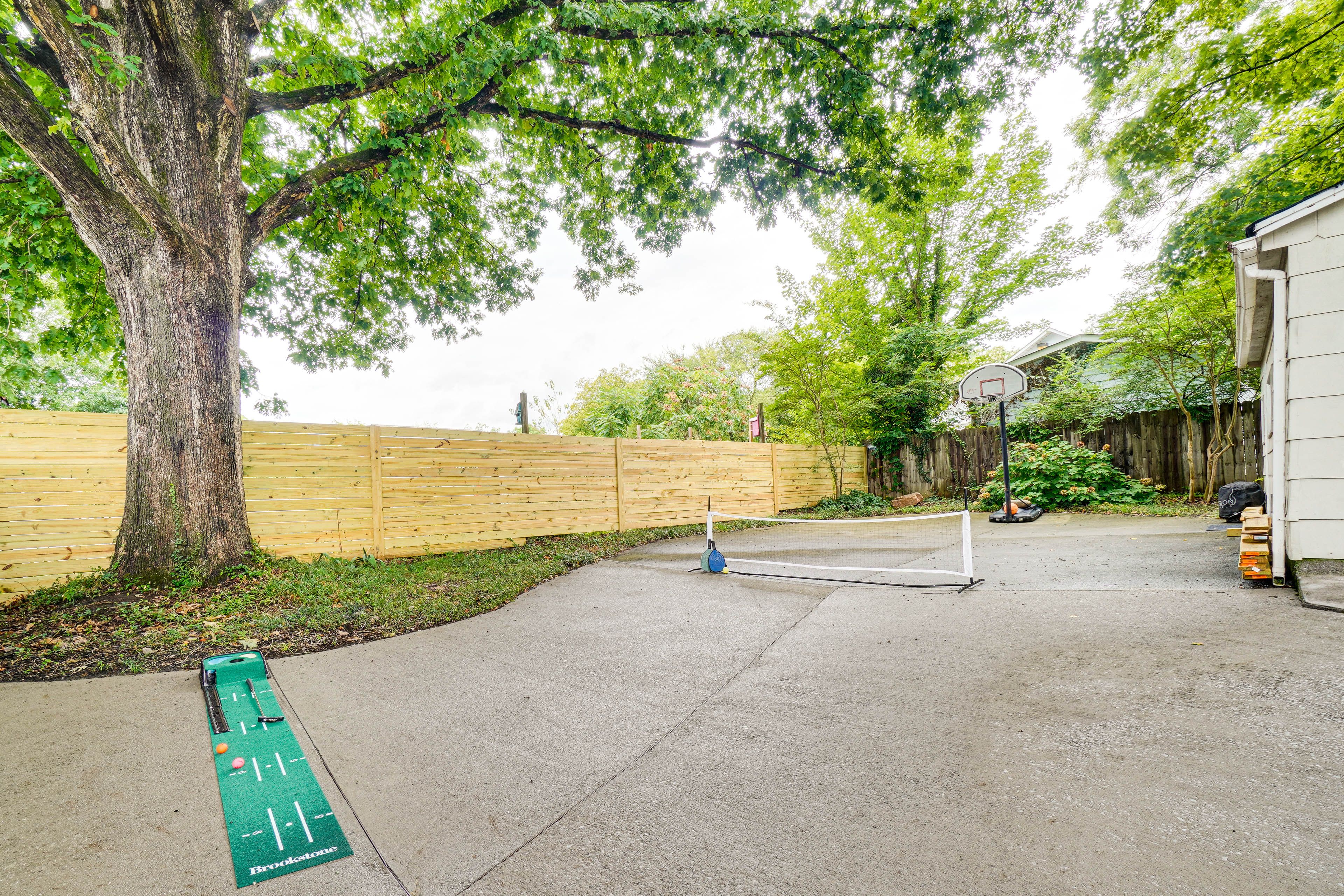 Basketball Hoop | Pickleball Set | Miniature Golf Game