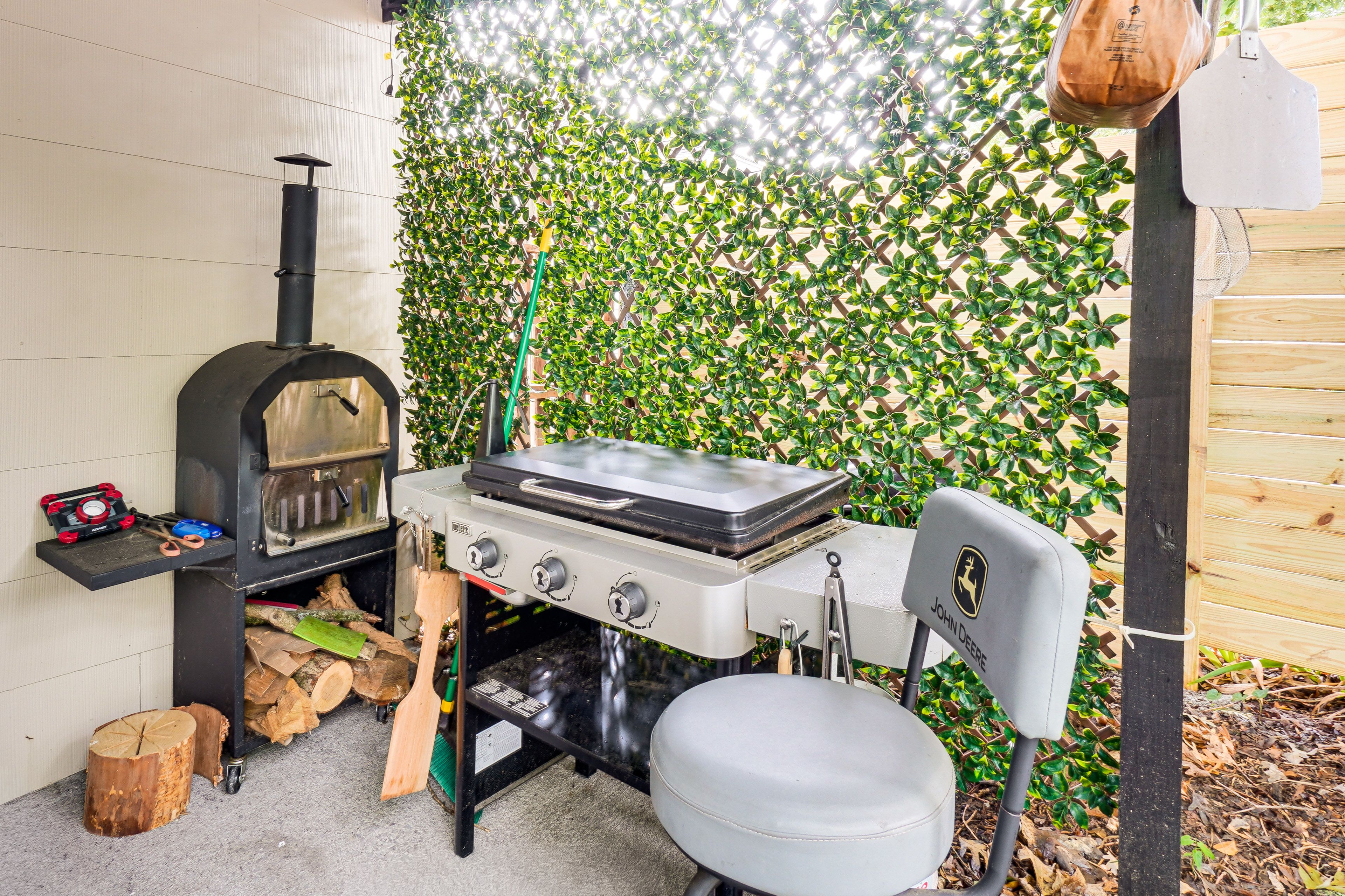 Patio | Pizza Oven | Blackstone Griddle | Ping-Pong Table