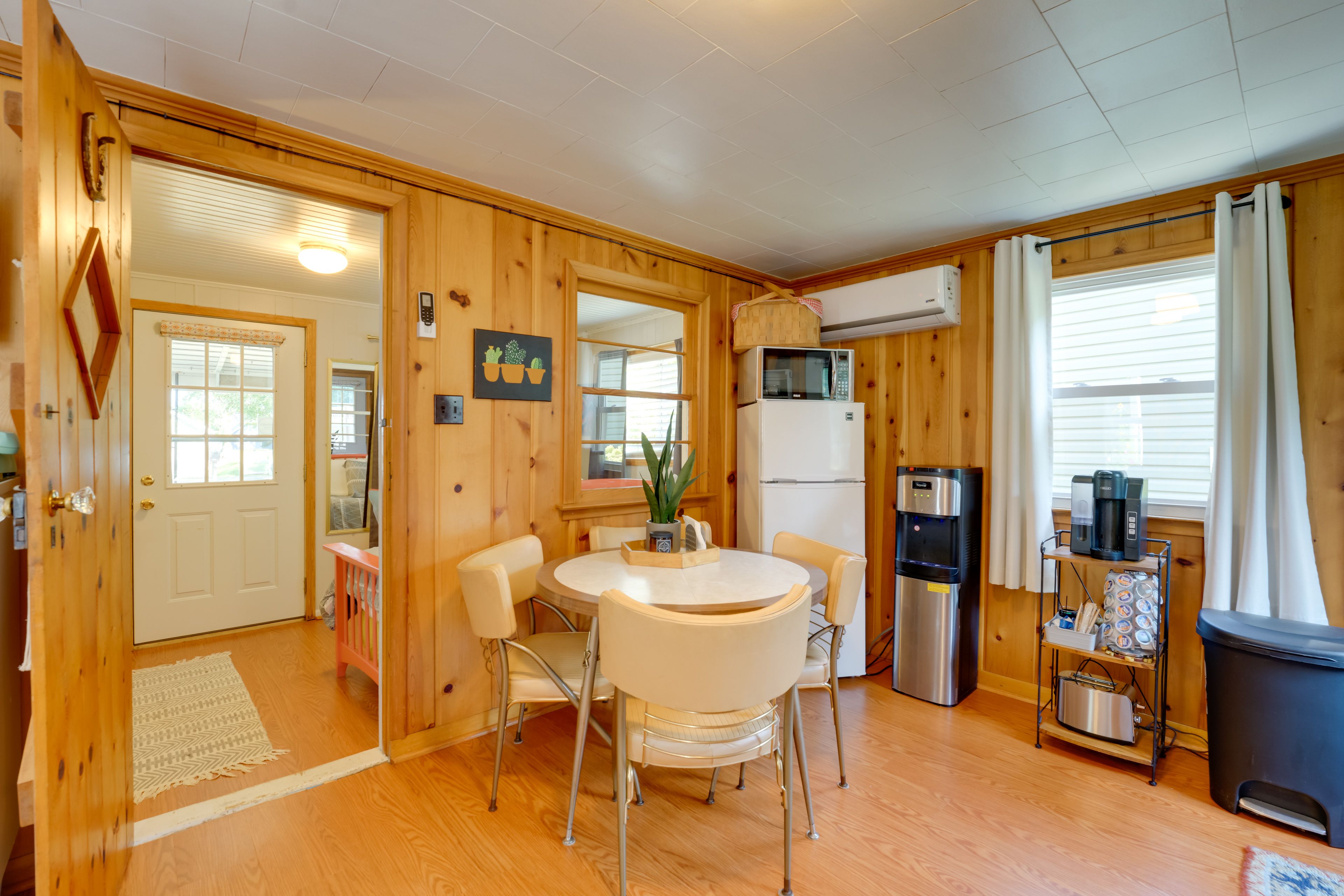 Dining Area | Dishware & Flatware