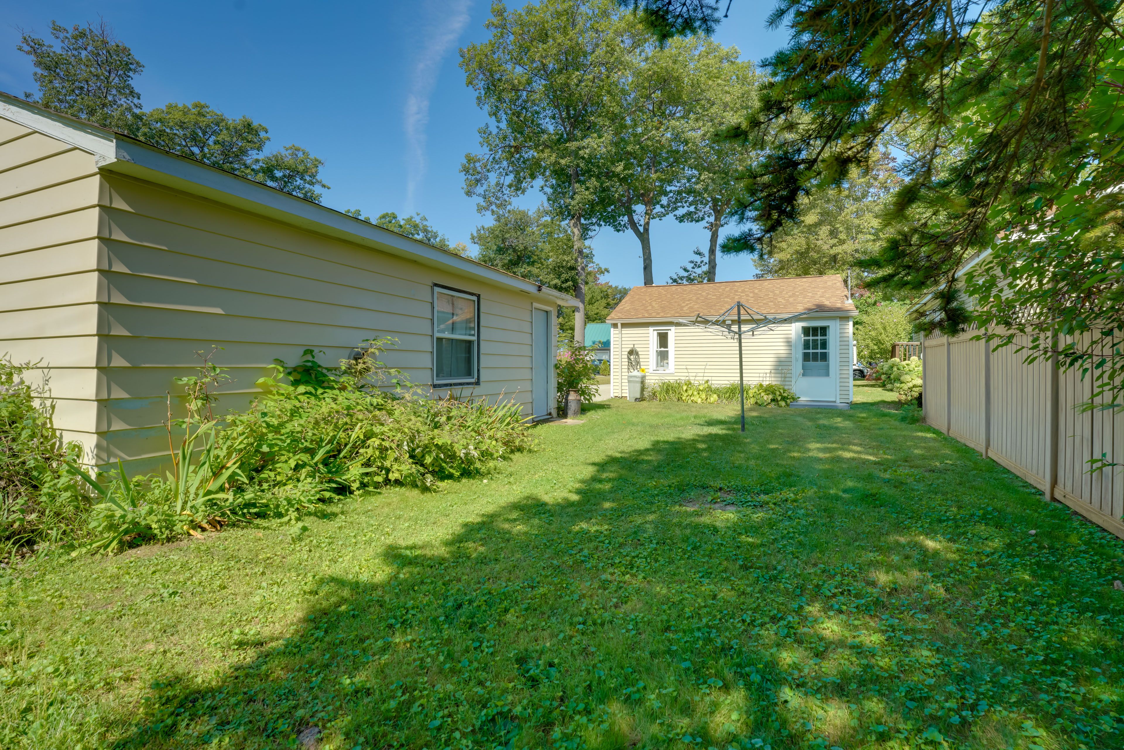 Private Yard (Unfenced)