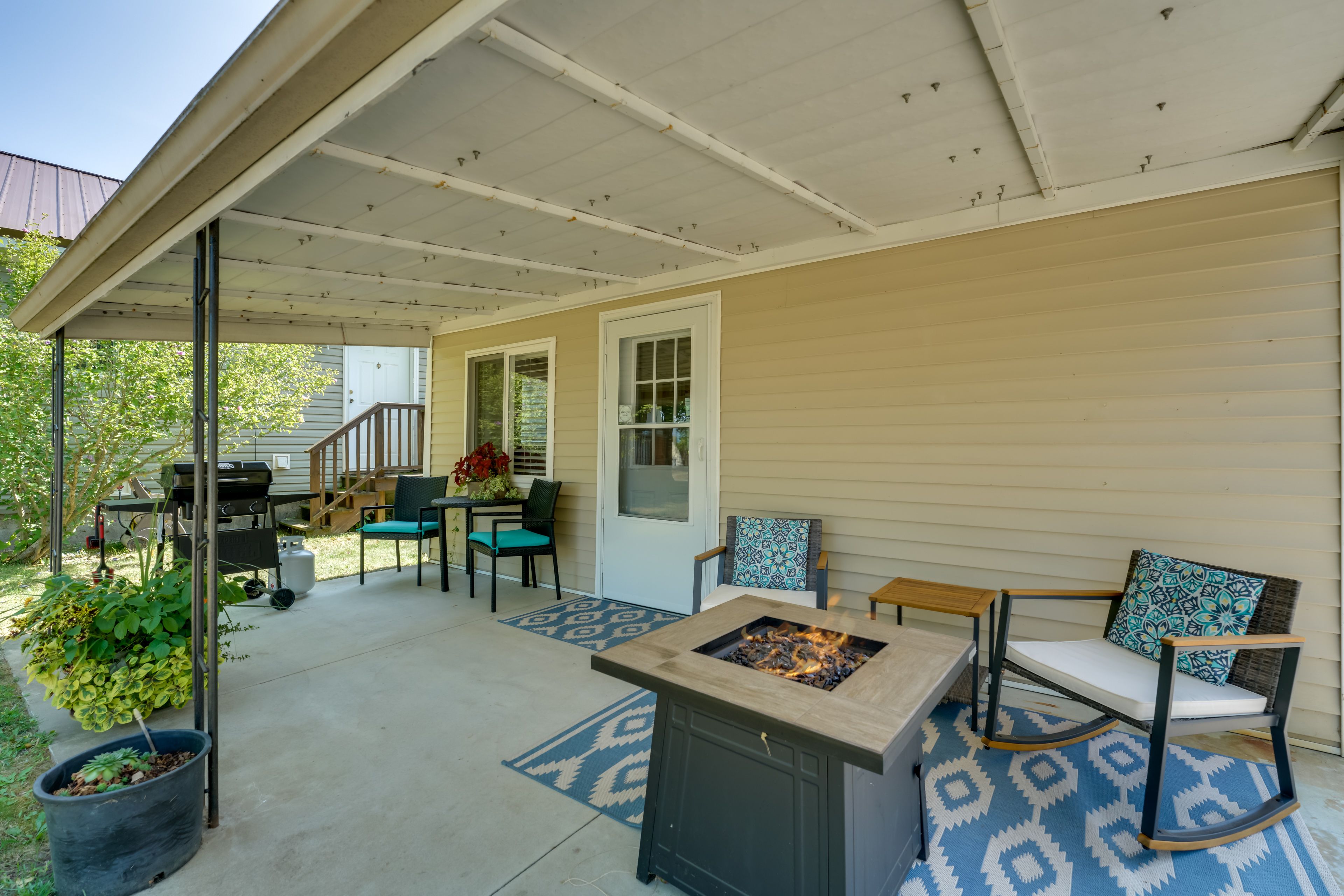 Covered Patio | Gas Grill | Gas Fire Pit
