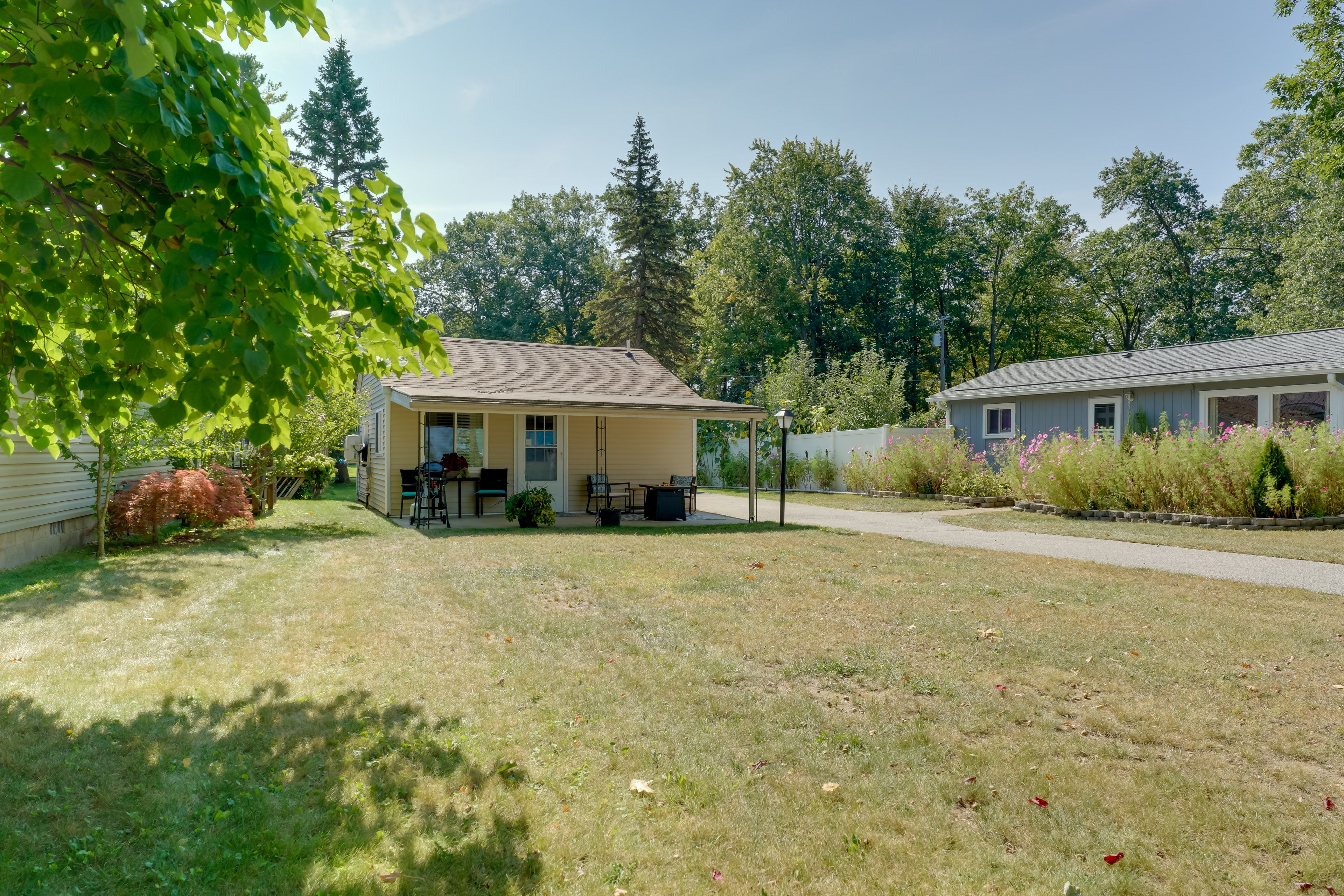 Parking | Driveway (6 Vehicles)
