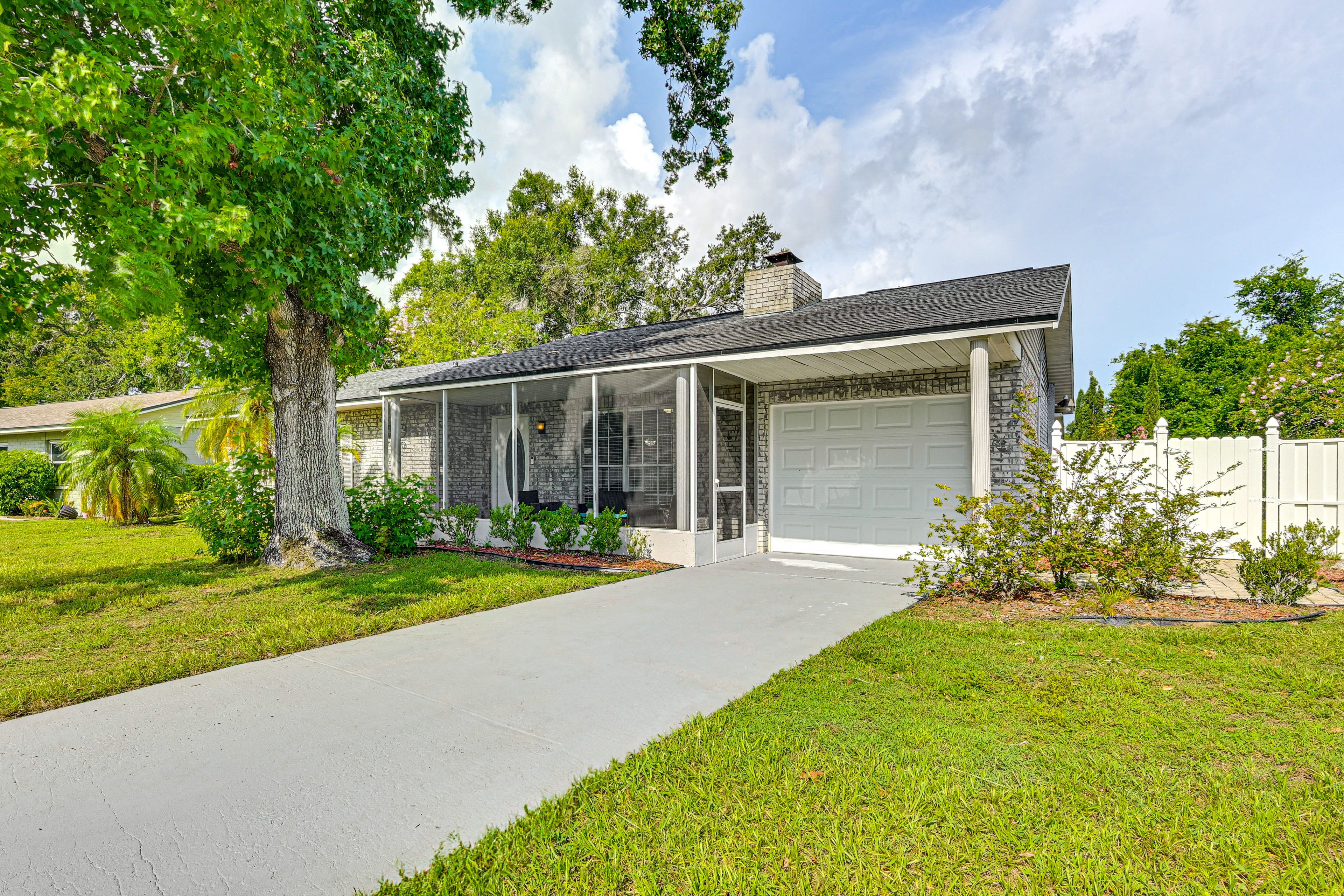 Seffner Vacation Rental | 3BR | 3BA | 2,000 Sq Ft | Step-Free Entry