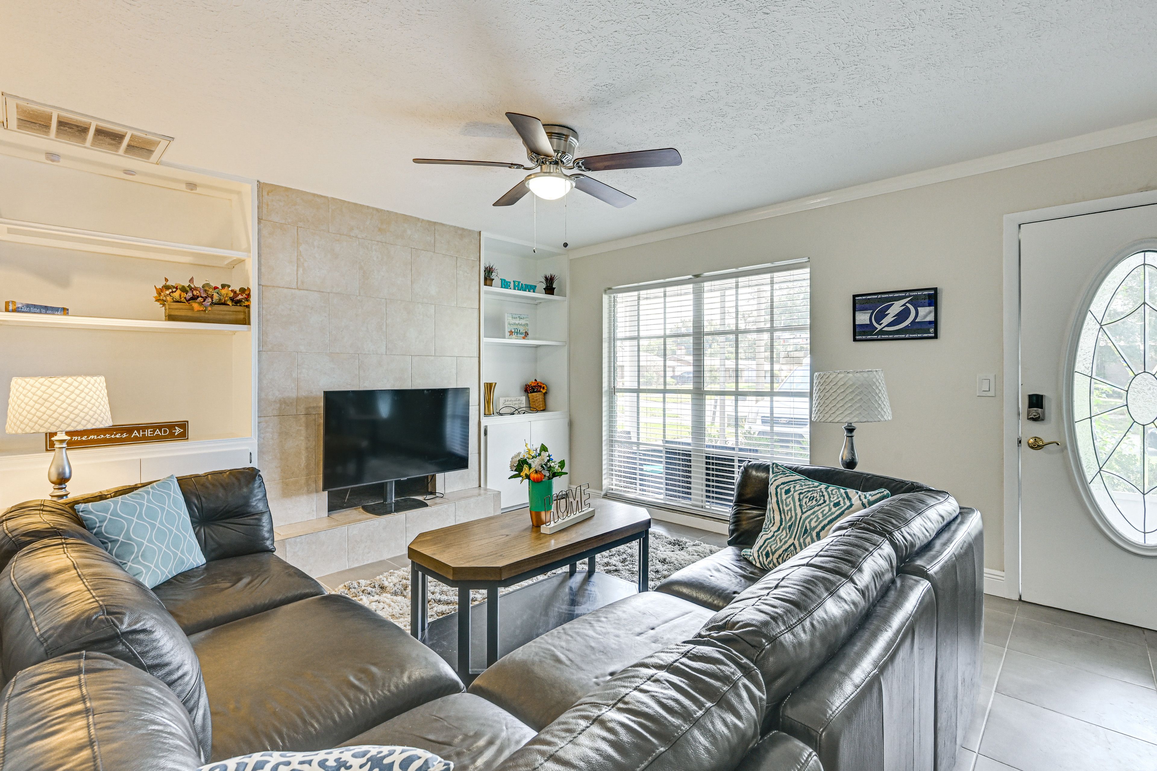 Living Room | Free WiFi | Central A/C & Heating