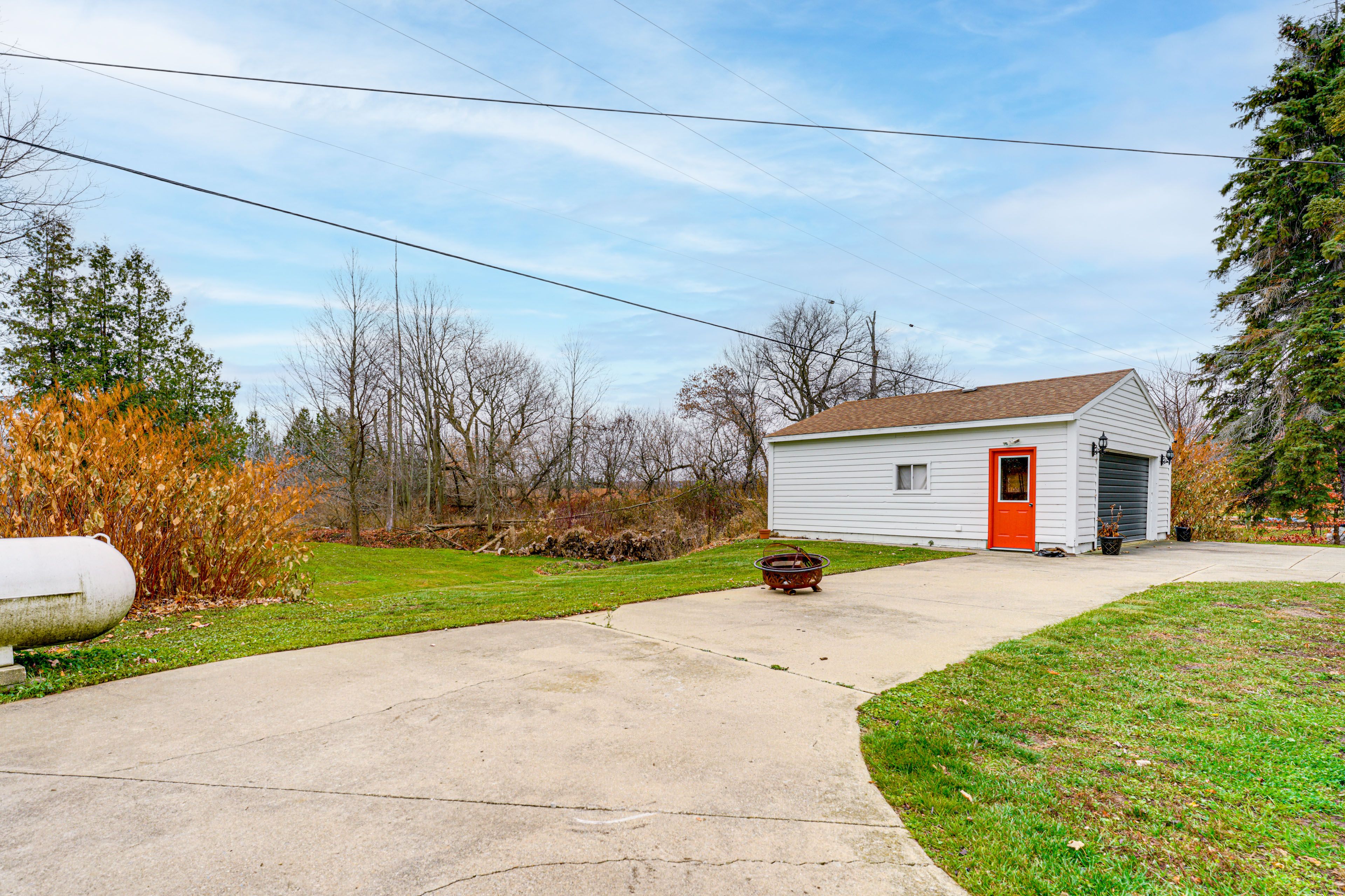 Parking | Driveway (6 Vehicles)