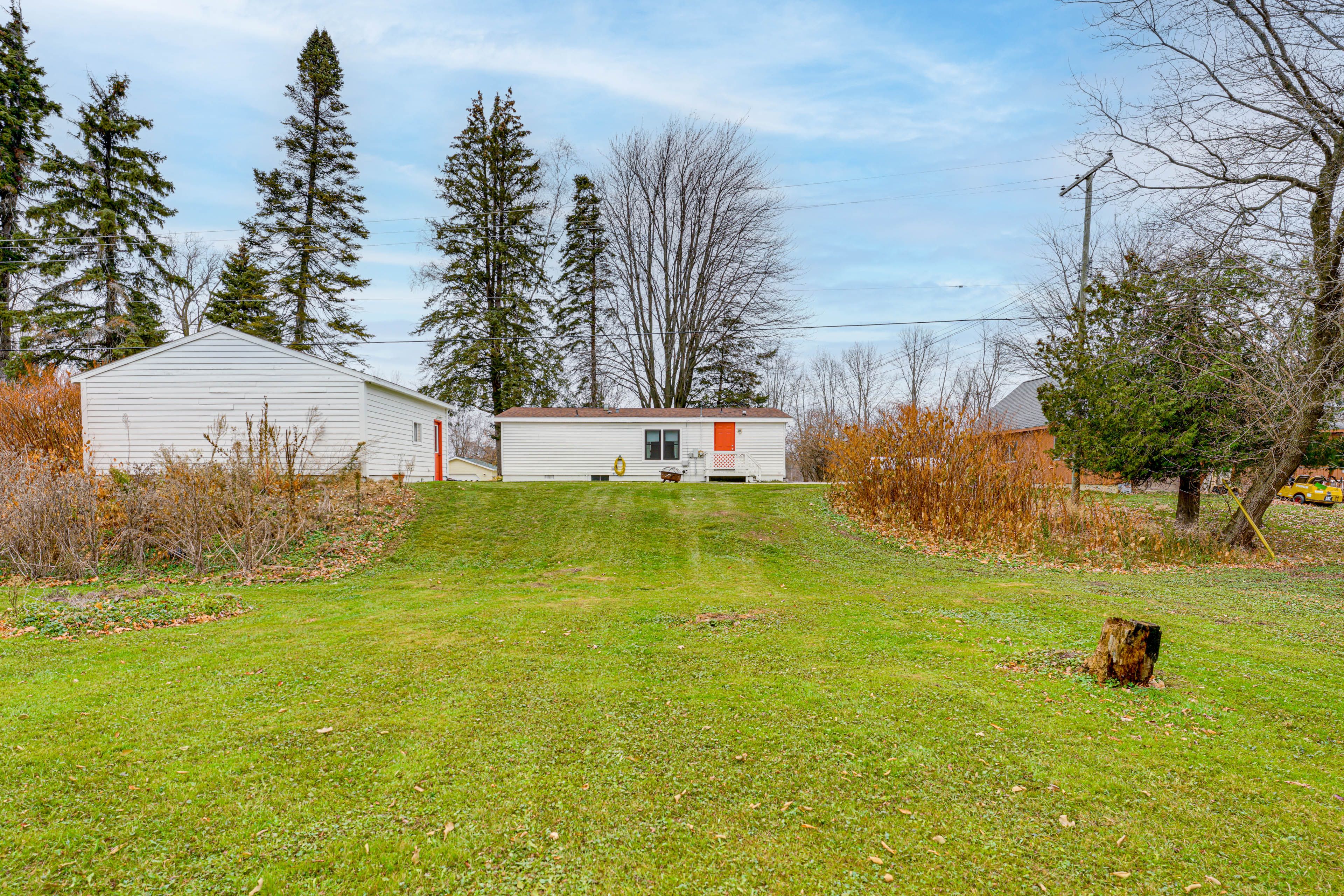 Private Yard (Unfenced) | Wood-Burning Fire Pit