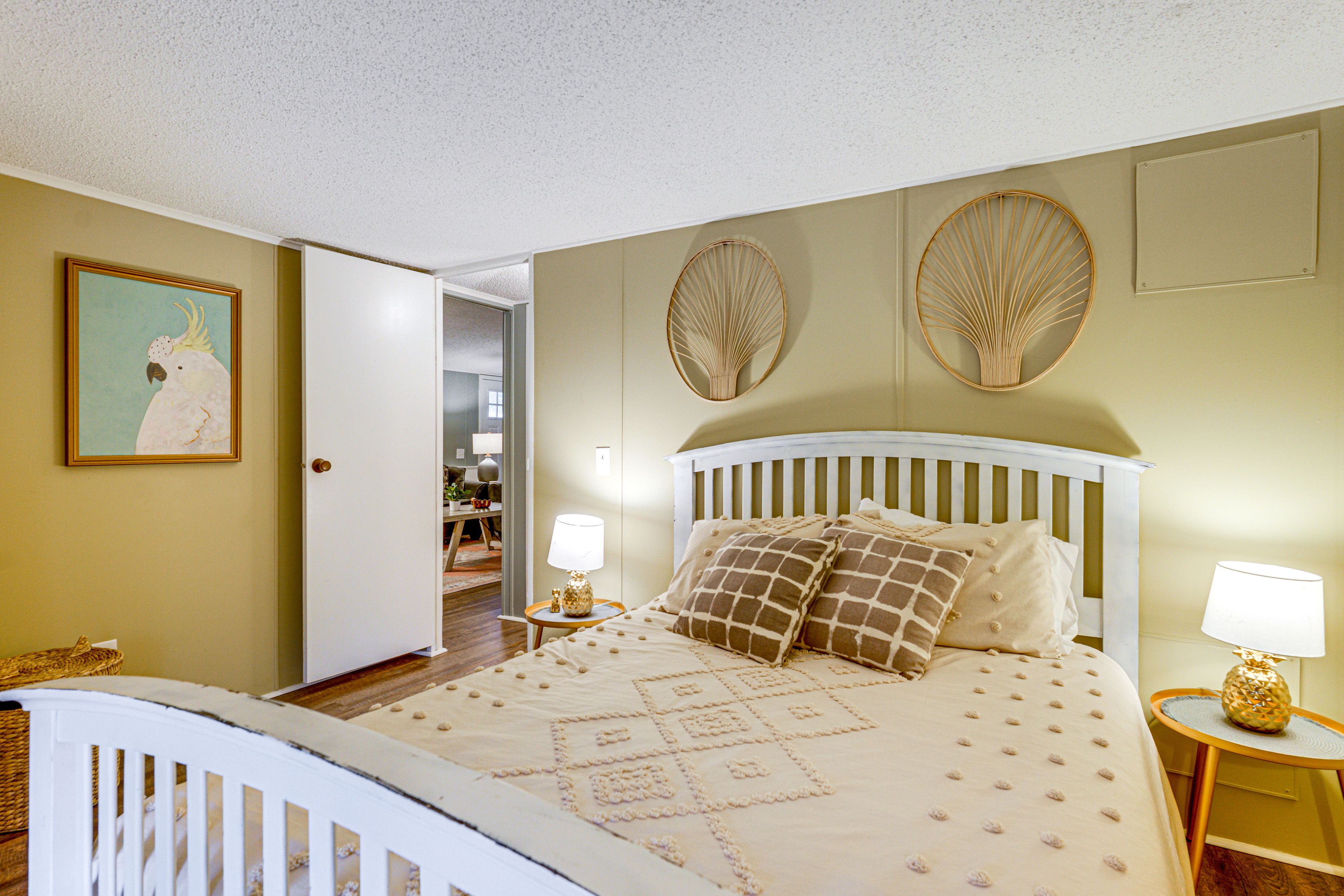 Bedroom 2 | Queen Bed