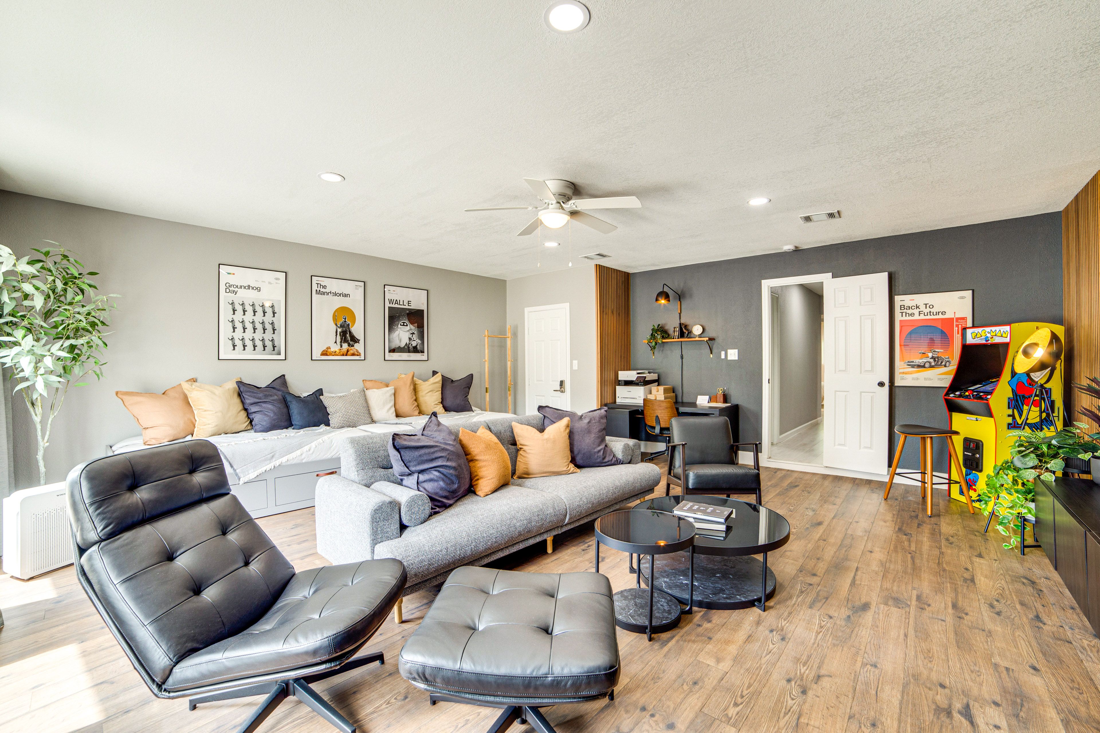 Living Room | 2 Twin Beds w/ Twin Trundles | Smart TV | Desk w/ Printer