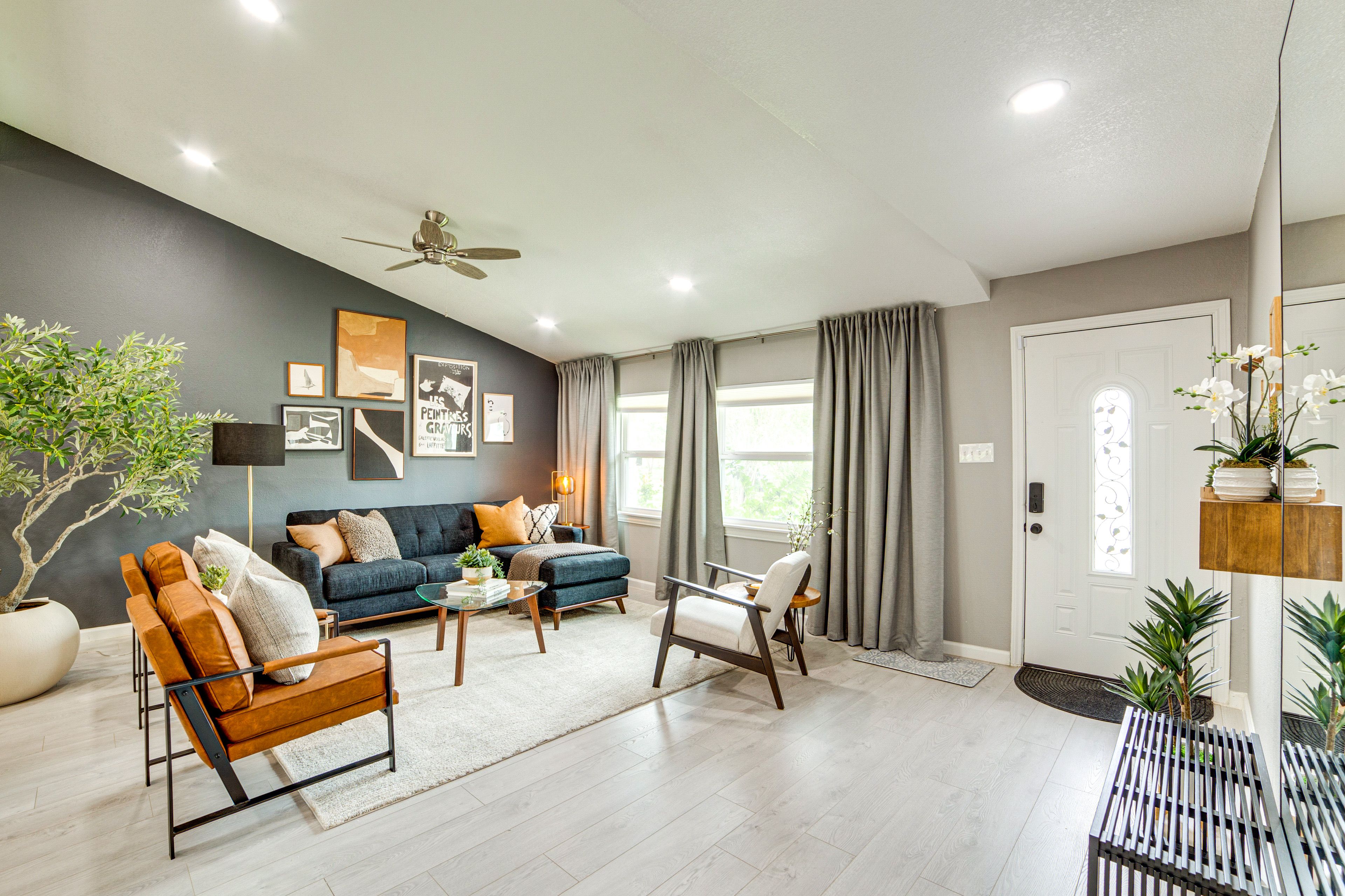 Living Area | Board Games | Books | Free WiFi