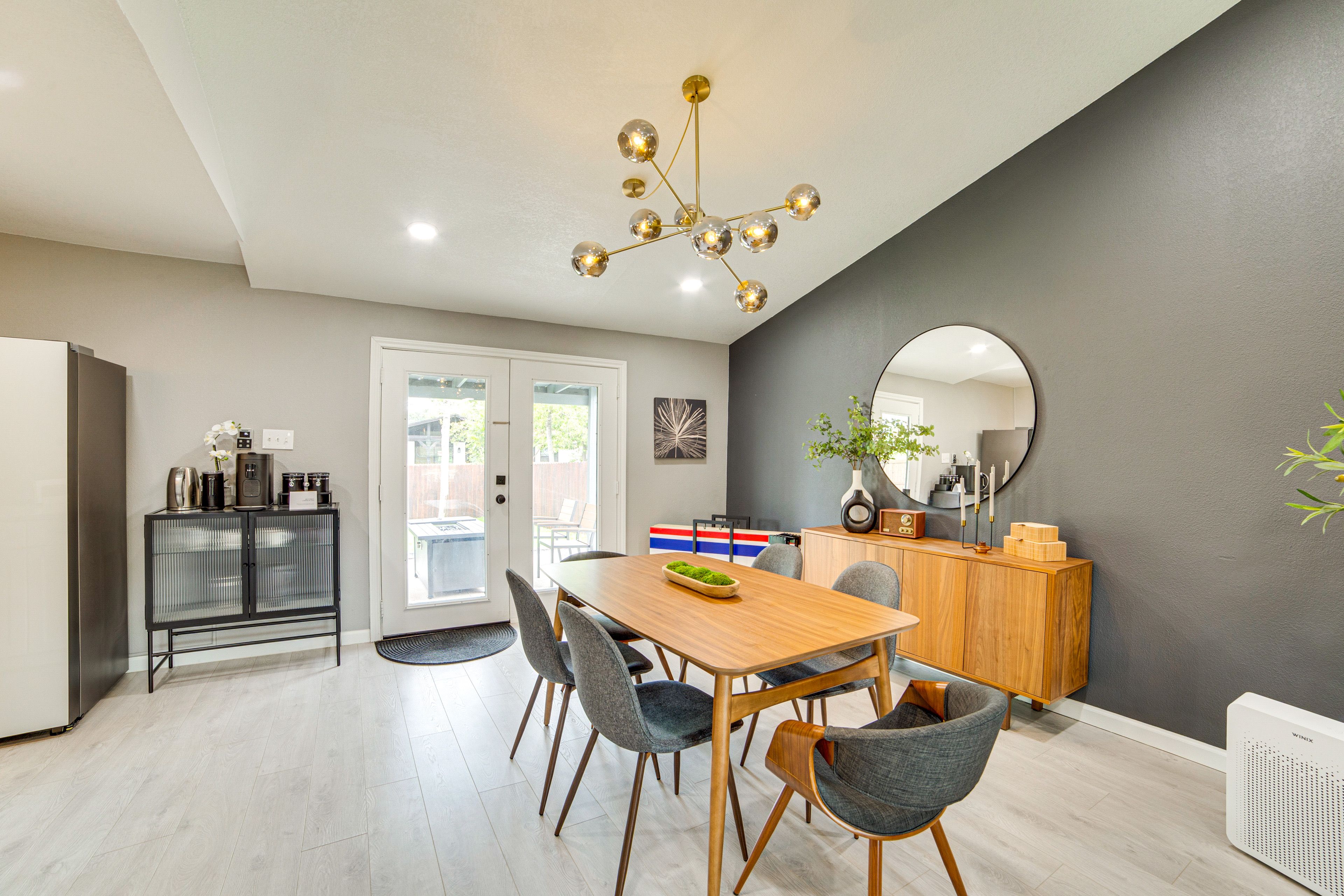 Dining Area | Dishware/Flatware Provided