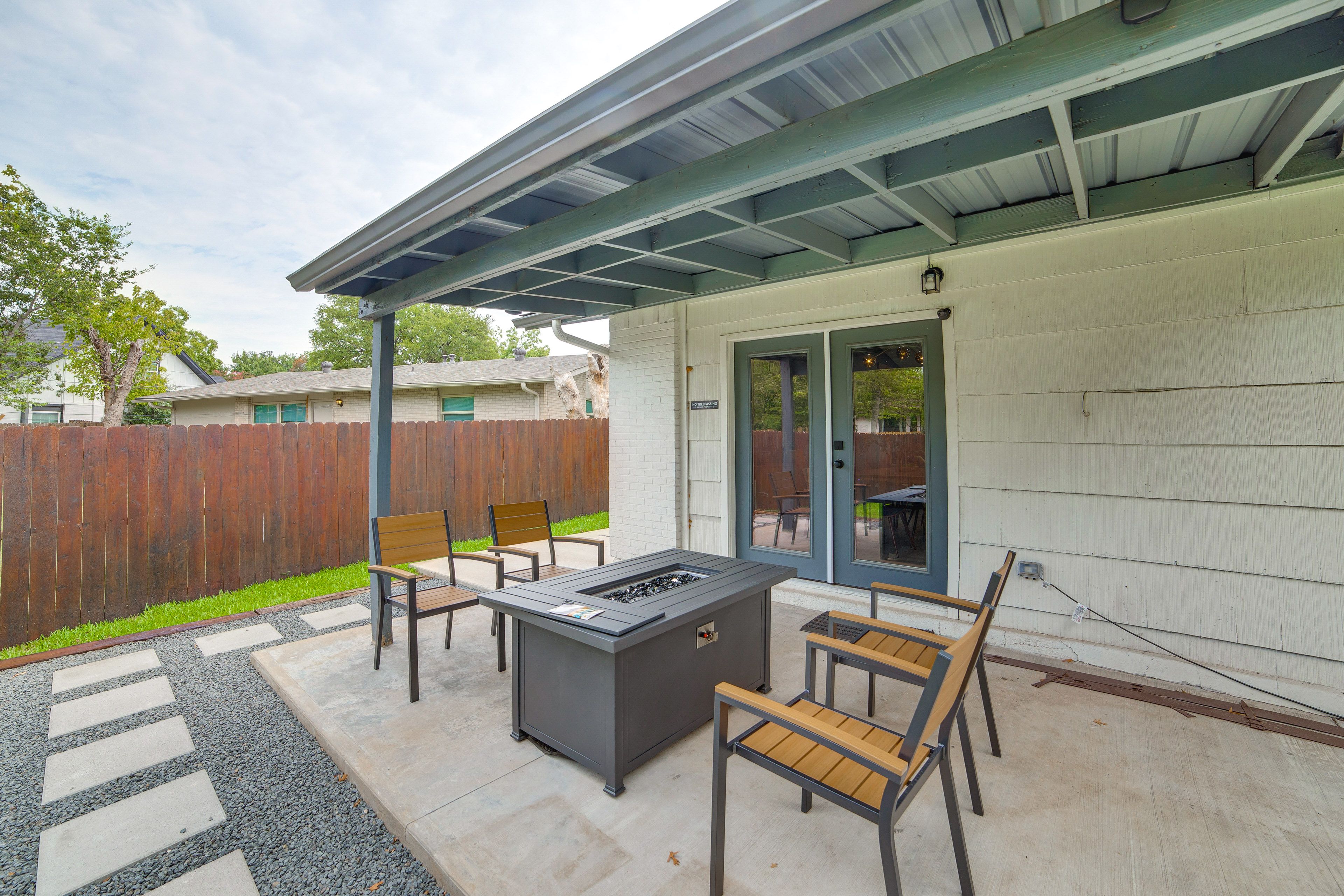 Covered Patio | Gas Fire Table