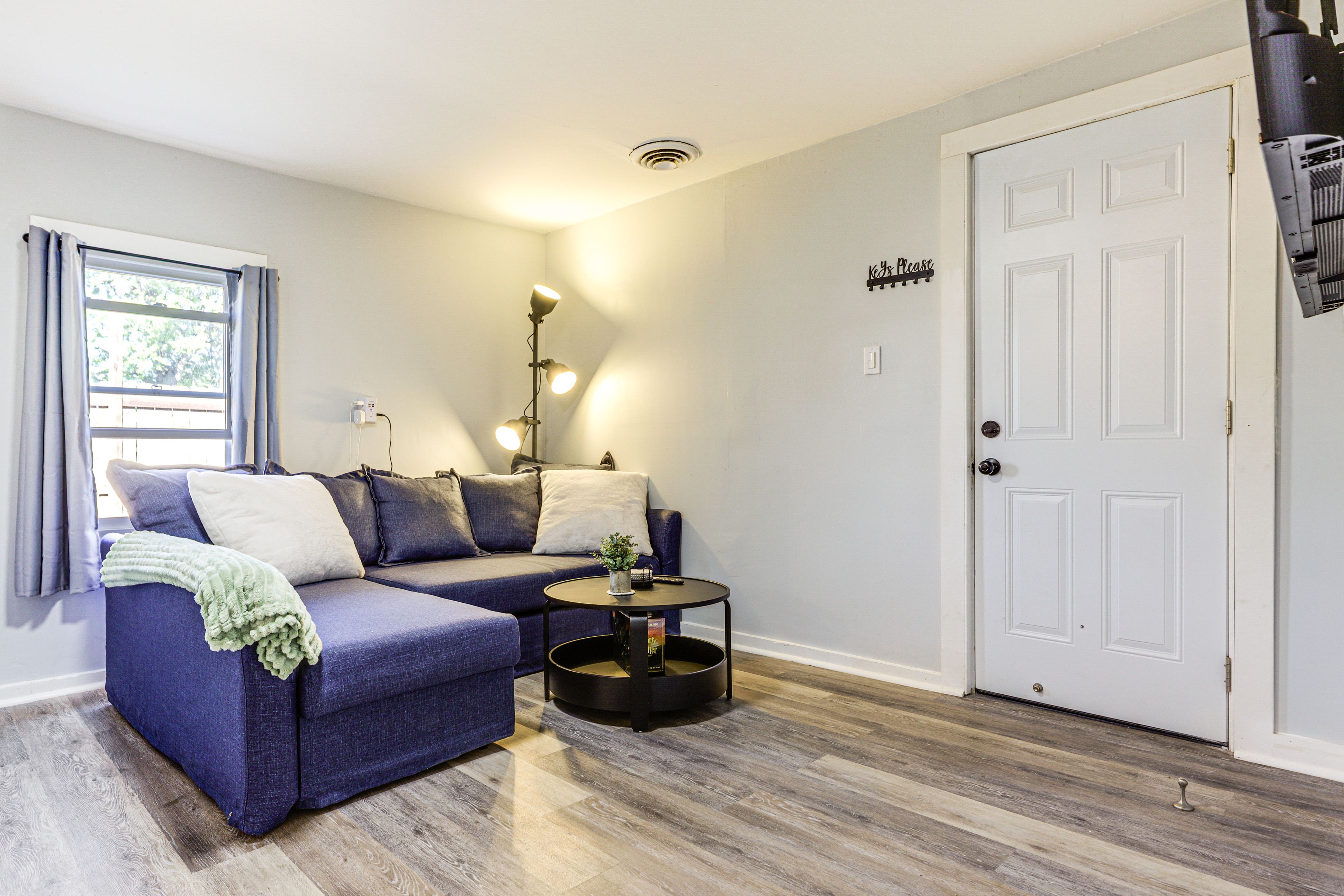 Living Room | 1st Floor | Smart TV | Free WiFi | Central A/C & Heat