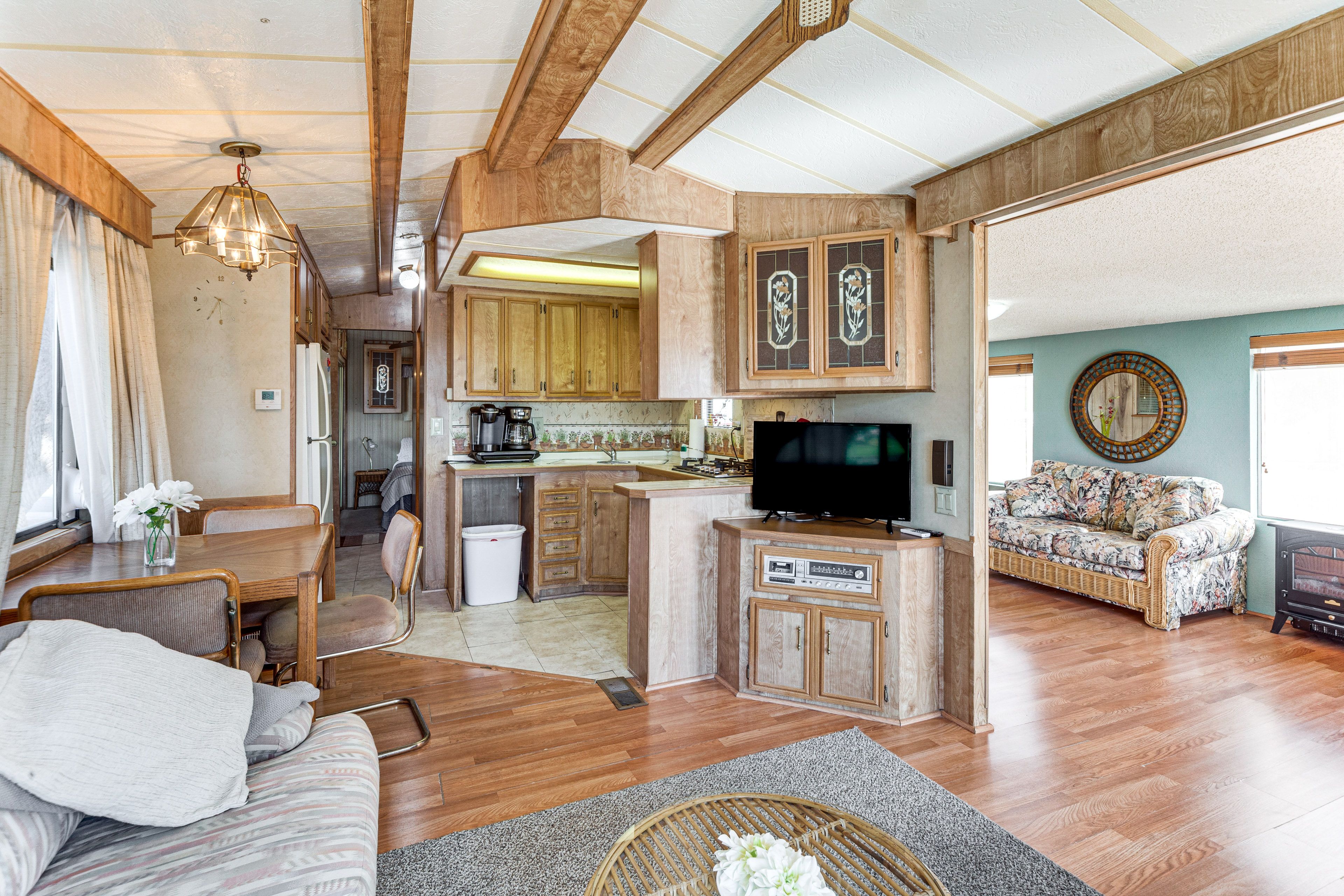 Single-Story Interior | Open Floor Plan | Free WiFi