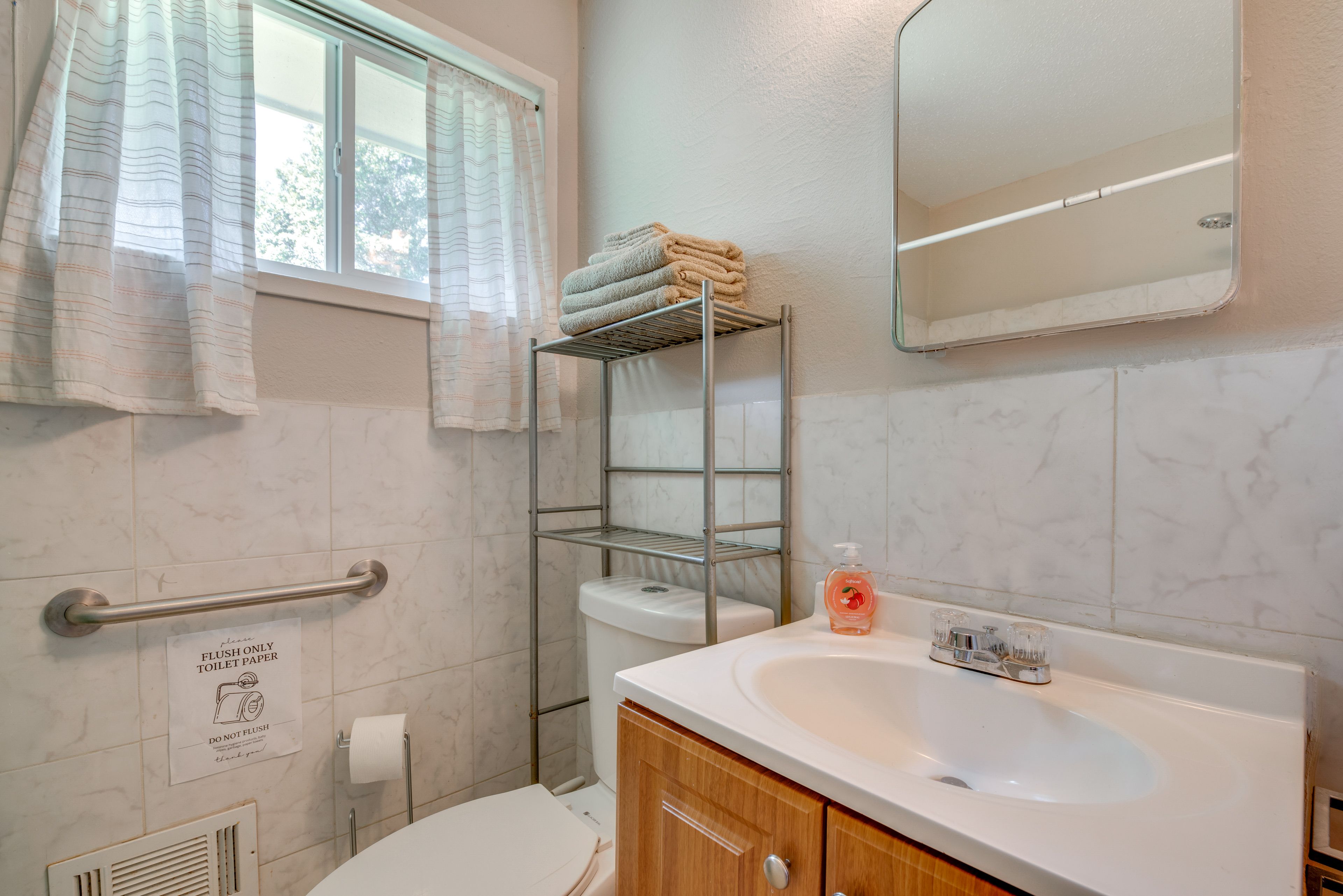 Full Bathroom | Grab Rails
