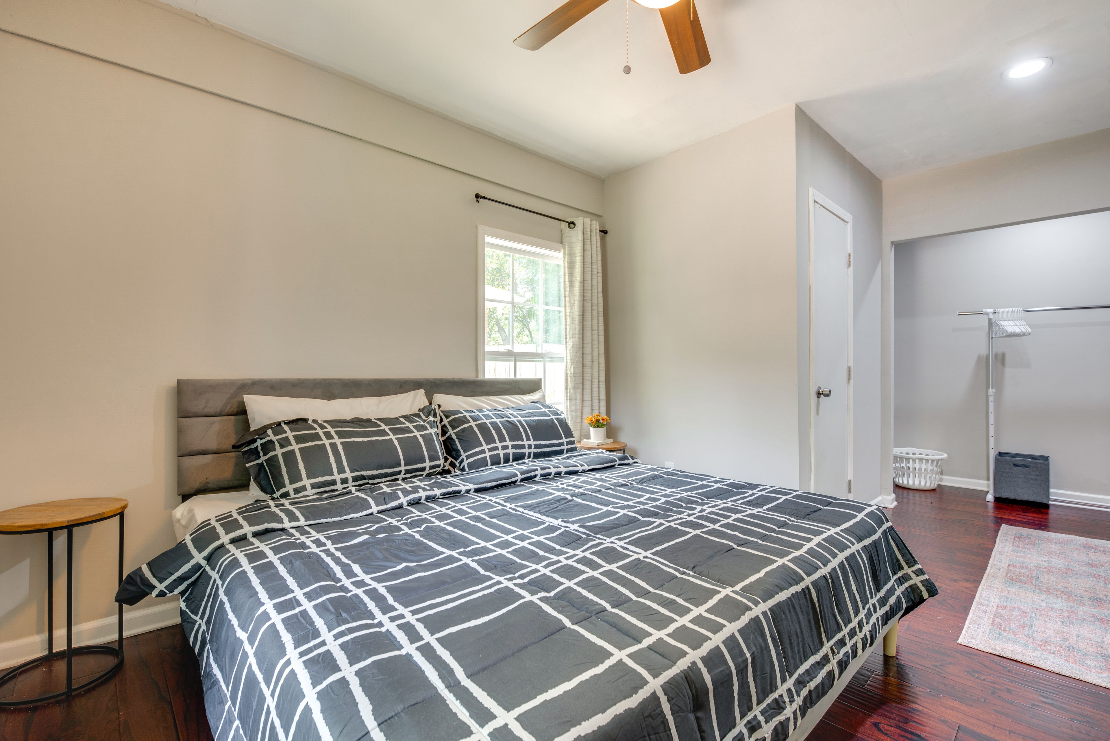 Bedroom 1 | King Bed