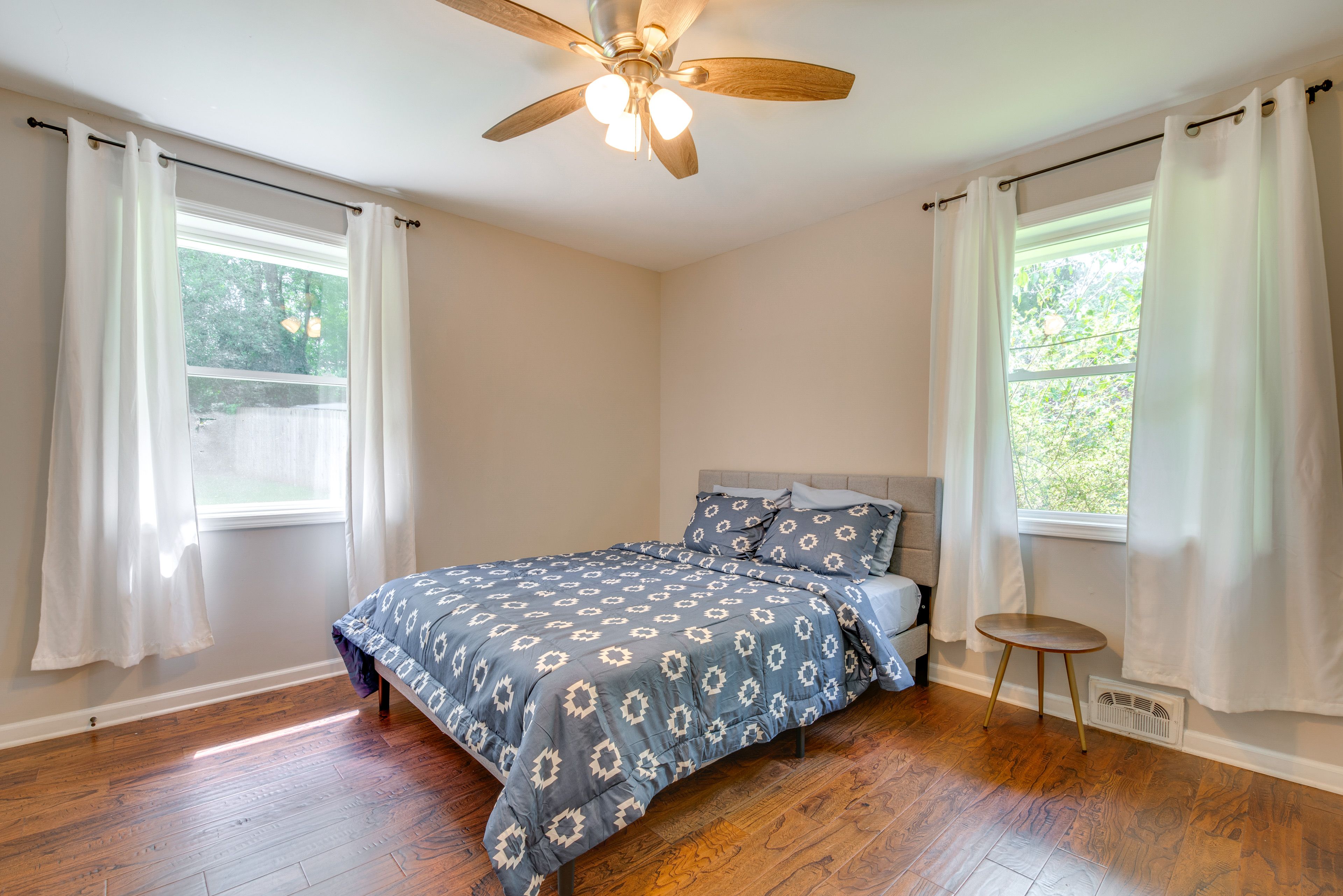 Bedroom 2 | Queen Bed