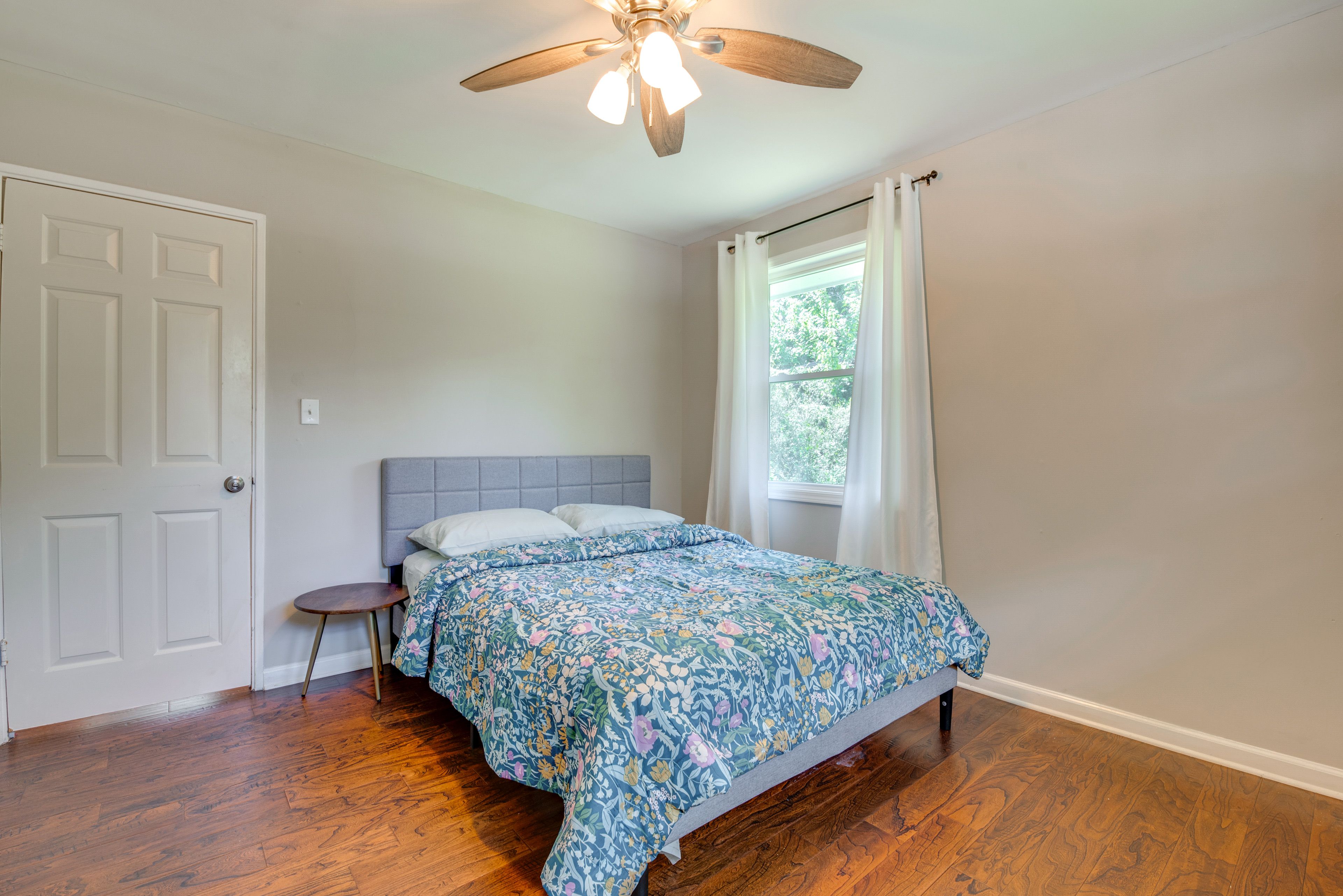 Bedroom 3 | Queen Bed